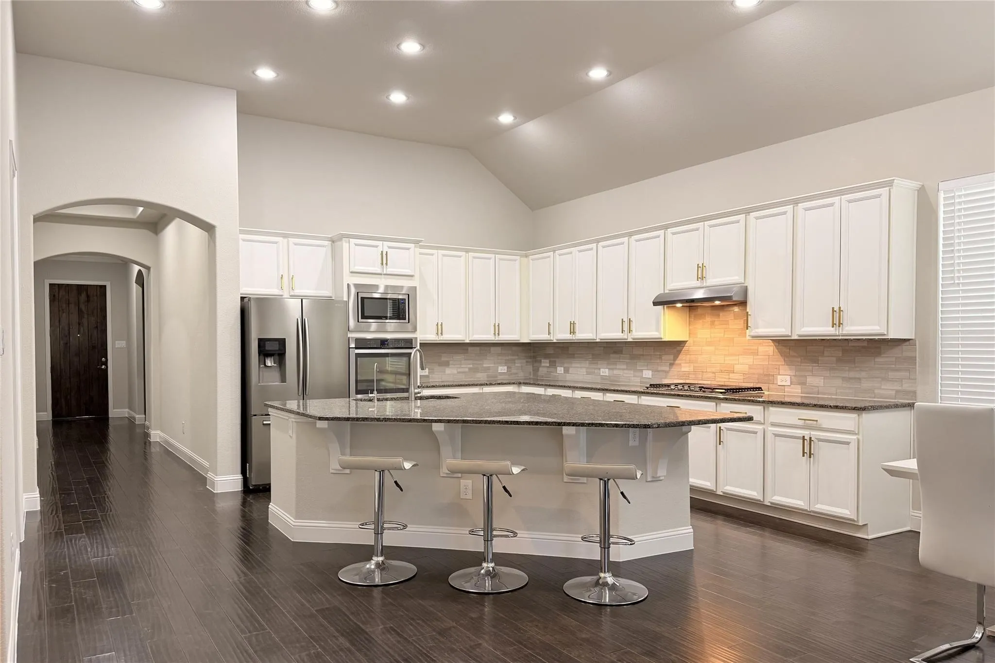 Single Family Residence For Sale in Denton County , 3721 Winchester, The Colony, Texas 75056, 3 Bedroom, 2 Bathroom, 3 Garage spaces, 2,339 Sqft, built in 2015, Price $595,000, mls#21367241, Real Estate Agent in The Colony, Homes For Sale in Denton county, Homes For Sale in The Colony, Realtor in The Colony Texas, Real Estate Brokerage Independent Realty Texas, Luminita Cordes Realtor