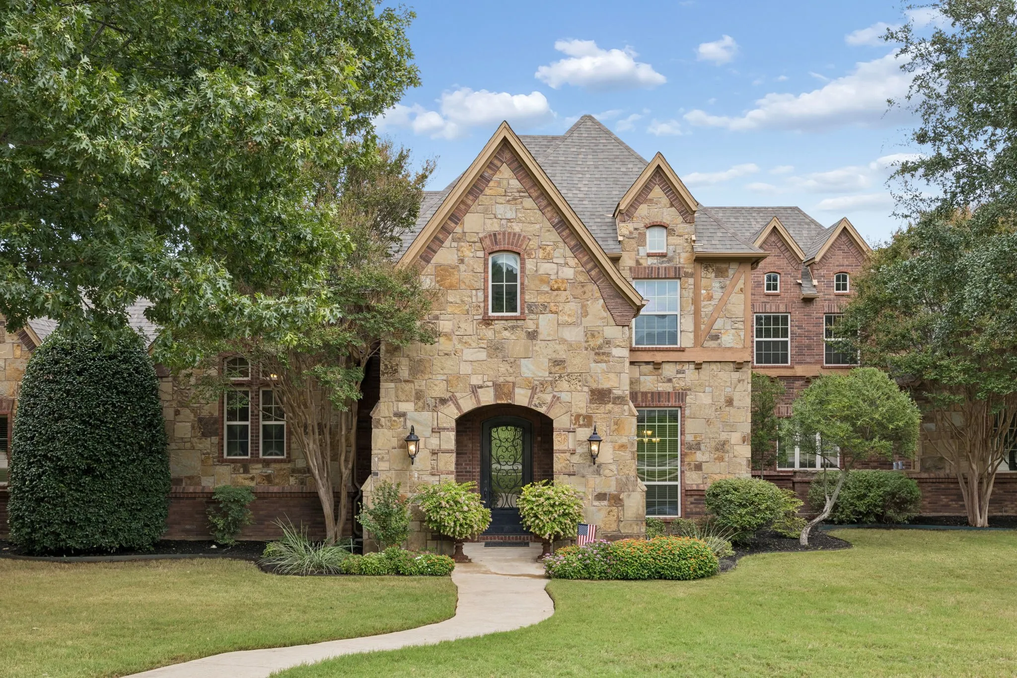 Single Family Residence For Sale in Tarrant County , 1313 Vanderbilt Drive, Keller, Texas 76262, 4 Bedroom, 4 Bathroom, 3 Garage spaces, 4,470 Sqft, built in 2007, mls#21365249, Real Estate Agent in Keller, Homes For Sale in Tarrant county, Homes For Sale in Keller, Realtor in Keller Texas, Real Estate Brokerage Independent Realty Texas, Luminita Cordes Realtor