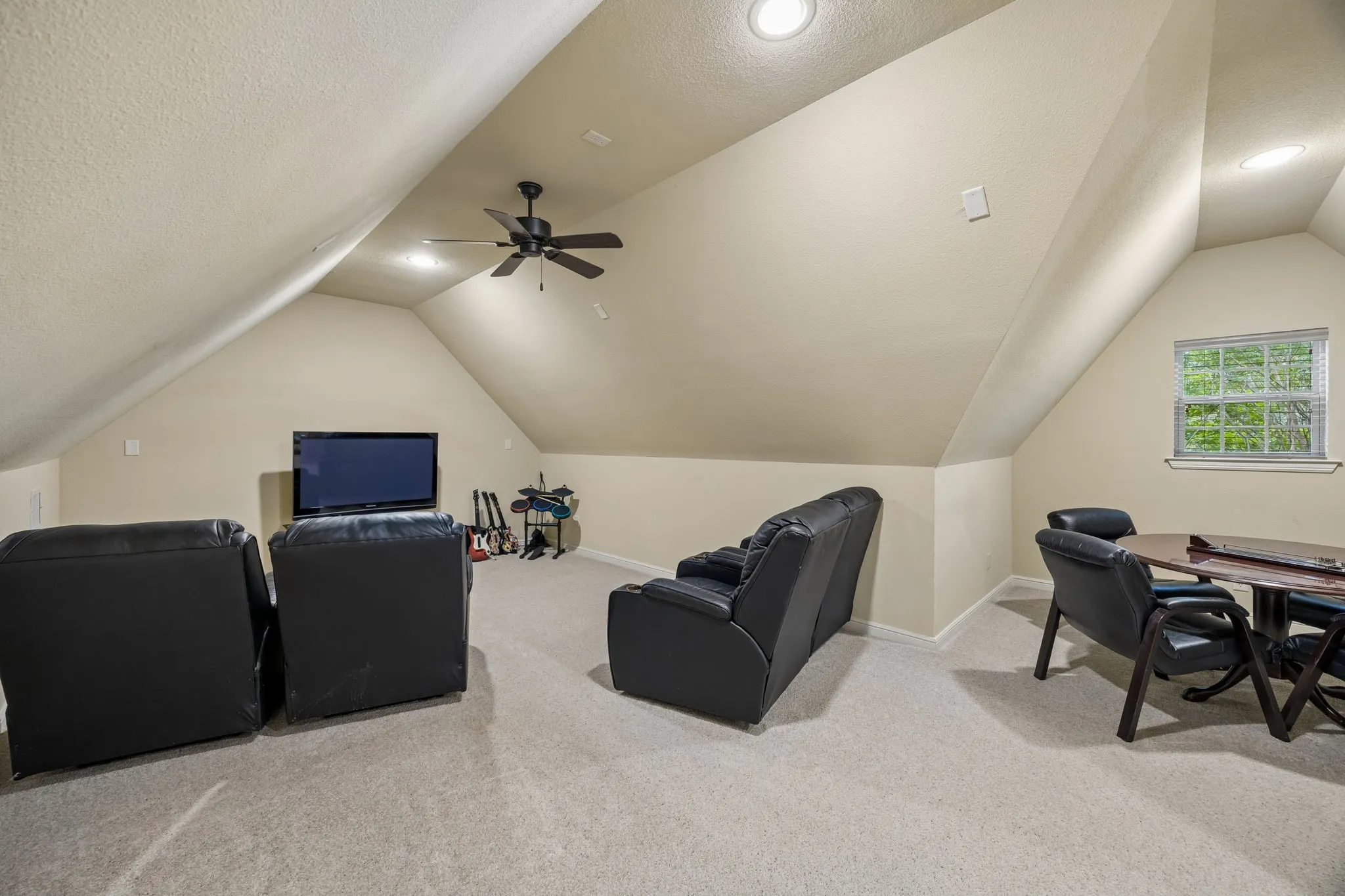 Single Family Residence For Sale in Tarrant County , 1313 Vanderbilt Drive, Keller, Texas 76262, 4 Bedroom, 4 Bathroom, 3 Garage spaces, 4,470 Sqft, built in 2007, mls#21365249, Real Estate Agent in Keller, Homes For Sale in Tarrant county, Homes For Sale in Keller, Realtor in Keller Texas, Real Estate Brokerage Independent Realty Texas, Luminita Cordes Realtor