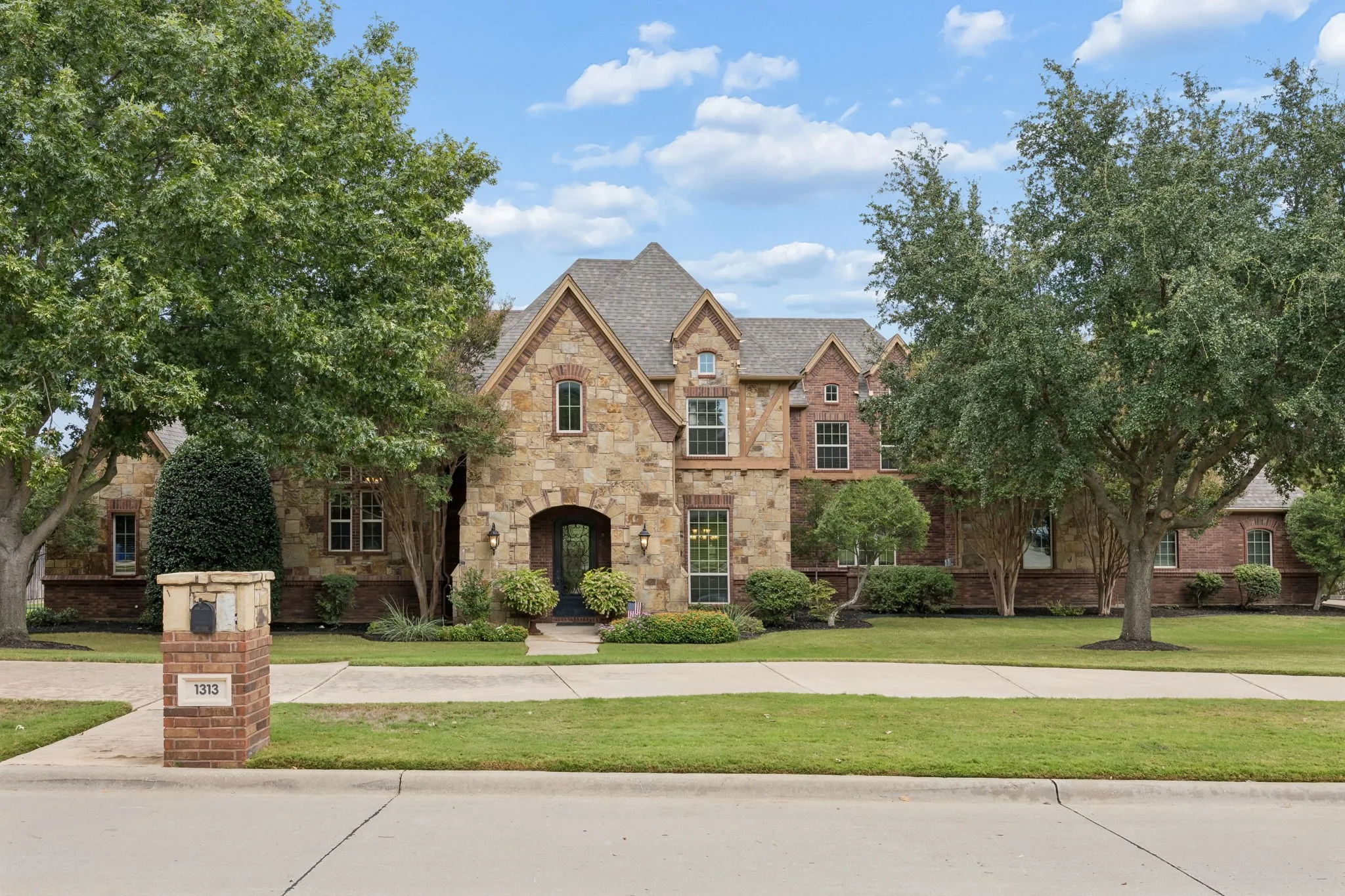 Single Family Residence For Sale in Tarrant County , 1313 Vanderbilt Drive, Keller, Texas 76262, 4 Bedroom, 4 Bathroom, 3 Garage spaces, 4,470 Sqft, built in 2007, mls#21365249, Real Estate Agent in Keller, Homes For Sale in Tarrant county, Homes For Sale in Keller, Realtor in Keller Texas, Real Estate Brokerage Independent Realty Texas, Luminita Cordes Realtor