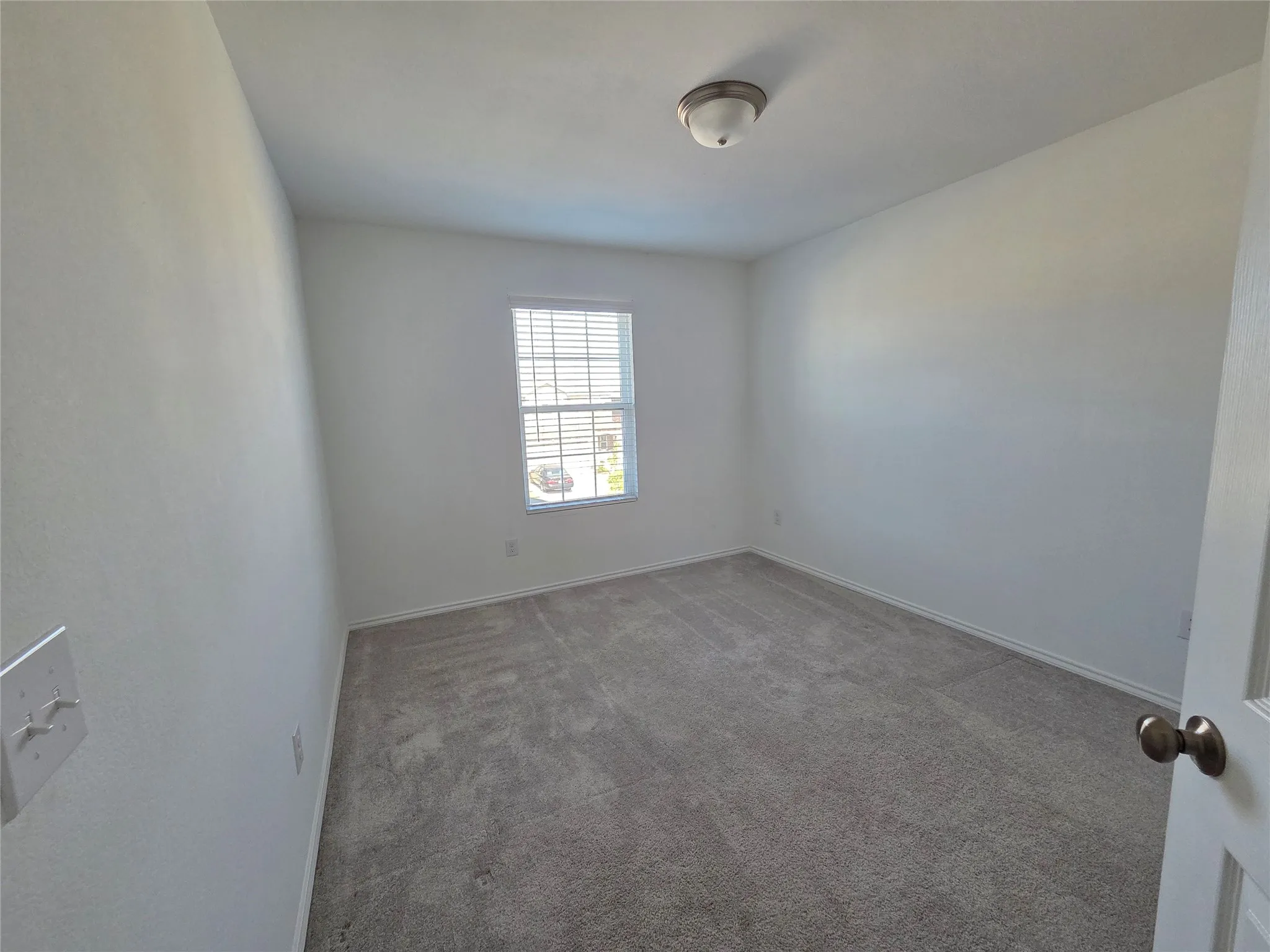 Neutral wall finishes
