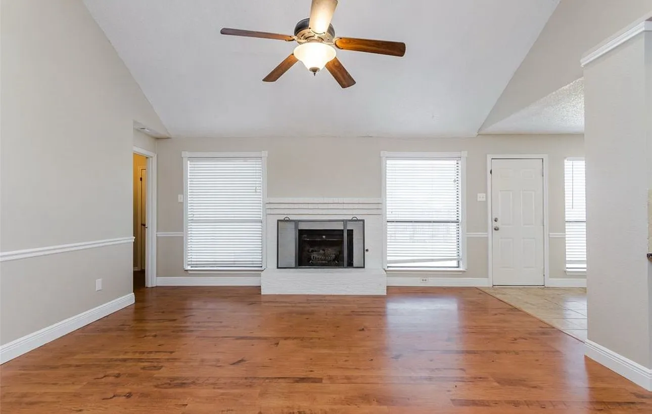 Single Family Residence For Sale in Dallas County , 2313 Lakeshore Lane, Rowlett, Texas 75088, 3 Bedroom, 2 Bathroom, 2 Garage spaces, 1,545 Sqft, built in 1985, mls#21362323, Real Estate Agent in Rowlett, Homes For Sale in Dallas county, Homes For Sale in Rowlett, Realtor in Rowlett Texas, Real Estate Brokerage Independent Realty Texas, Luminita Cordes Realtor