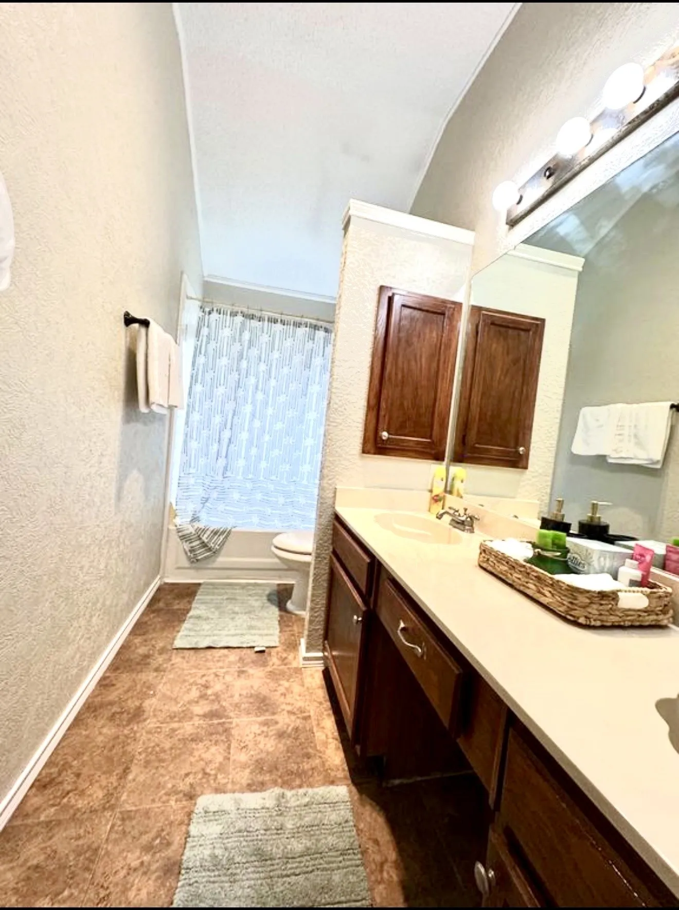 Single Family Residence For Sale in Dallas County , 2313 Lakeshore Lane, Rowlett, Texas 75088, 3 Bedroom, 2 Bathroom, 2 Garage spaces, 1,545 Sqft, built in 1985, mls#21362323, Real Estate Agent in Rowlett, Homes For Sale in Dallas county, Homes For Sale in Rowlett, Realtor in Rowlett Texas, Real Estate Brokerage Independent Realty Texas, Luminita Cordes Realtor