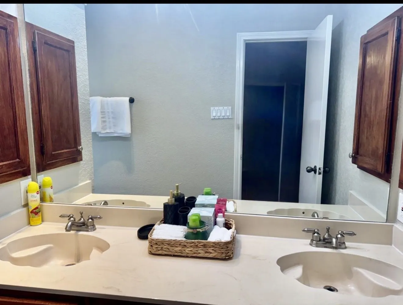 Single Family Residence For Sale in Dallas County , 2313 Lakeshore Lane, Rowlett, Texas 75088, 3 Bedroom, 2 Bathroom, 2 Garage spaces, 1,545 Sqft, built in 1985, mls#21362323, Real Estate Agent in Rowlett, Homes For Sale in Dallas county, Homes For Sale in Rowlett, Realtor in Rowlett Texas, Real Estate Brokerage Independent Realty Texas, Luminita Cordes Realtor