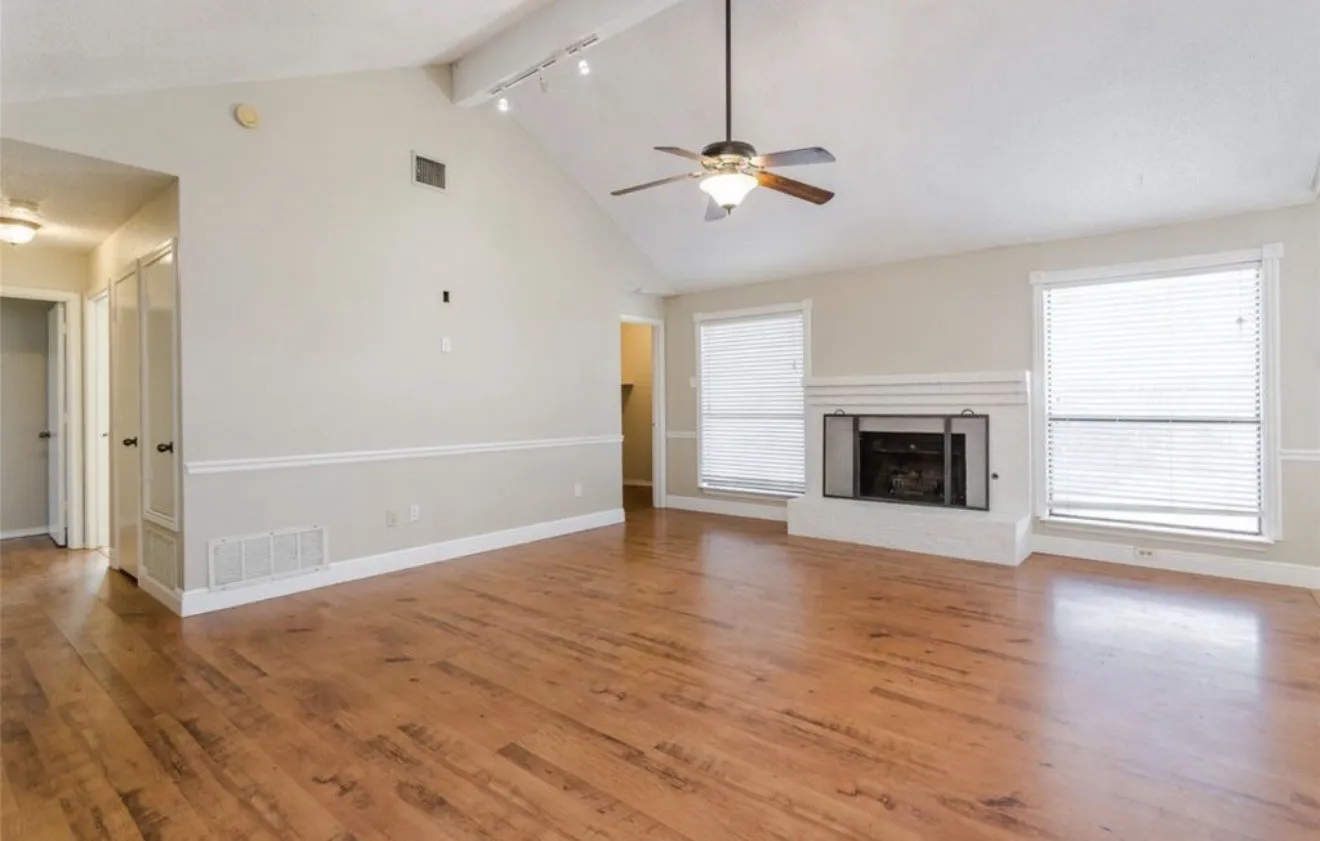 Single Family Residence For Sale in Dallas County , 2313 Lakeshore Lane, Rowlett, Texas 75088, 3 Bedroom, 2 Bathroom, 2 Garage spaces, 1,545 Sqft, built in 1985, mls#21362323, Real Estate Agent in Rowlett, Homes For Sale in Dallas county, Homes For Sale in Rowlett, Realtor in Rowlett Texas, Real Estate Brokerage Independent Realty Texas, Luminita Cordes Realtor