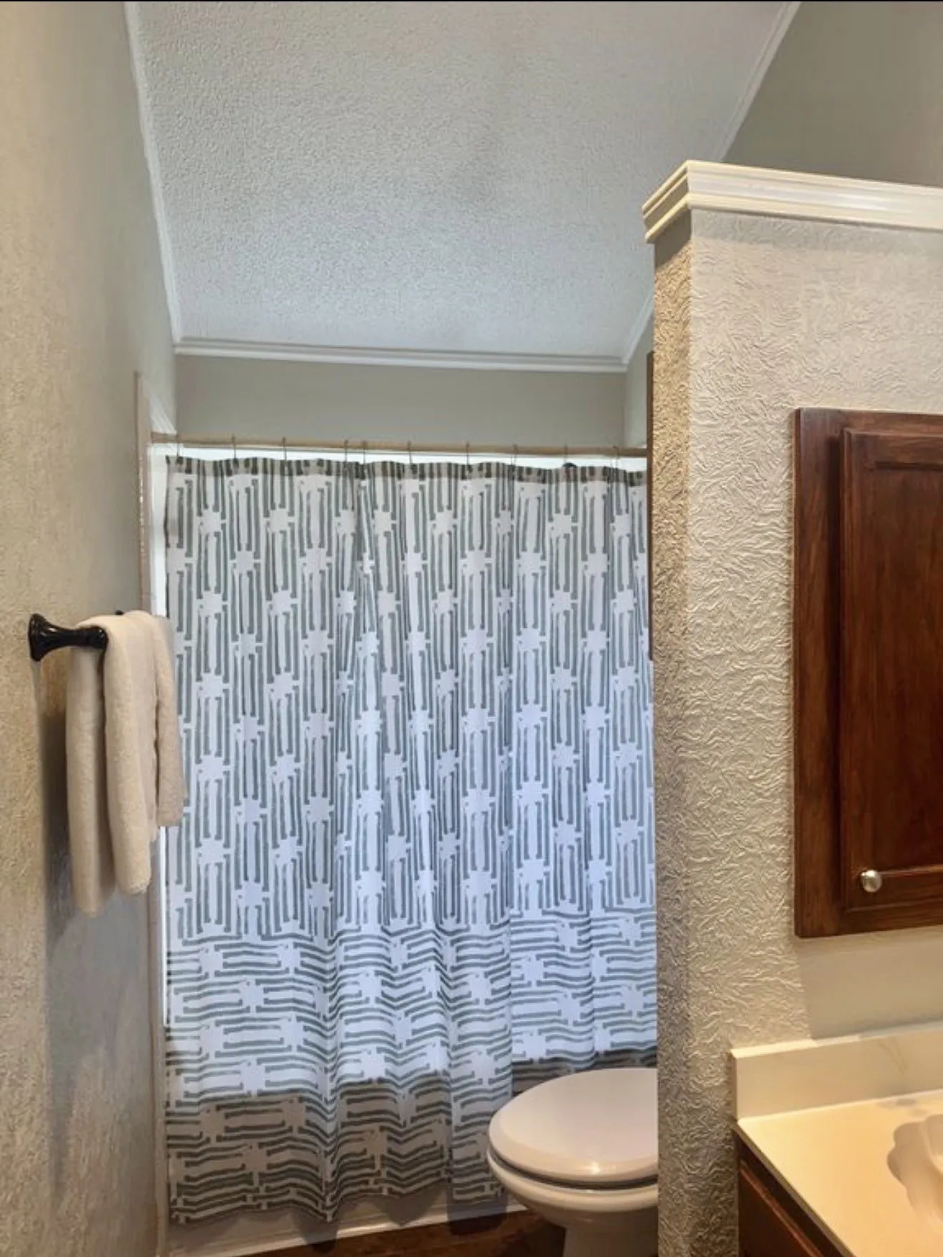 Single Family Residence For Sale in Dallas County , 2313 Lakeshore Lane, Rowlett, Texas 75088, 3 Bedroom, 2 Bathroom, 2 Garage spaces, 1,545 Sqft, built in 1985, mls#21362323, Real Estate Agent in Rowlett, Homes For Sale in Dallas county, Homes For Sale in Rowlett, Realtor in Rowlett Texas, Real Estate Brokerage Independent Realty Texas, Luminita Cordes Realtor