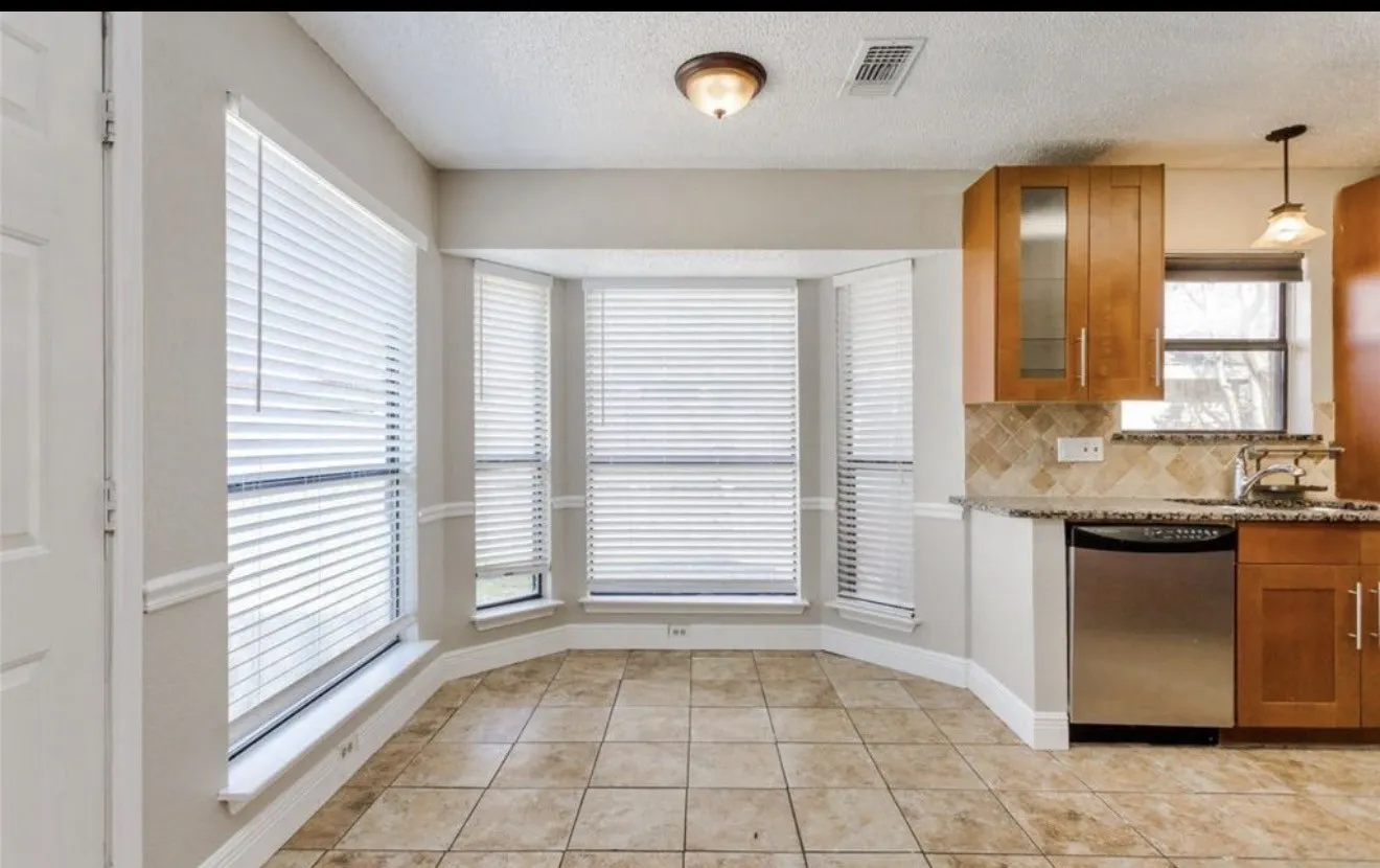 Single Family Residence For Sale in Dallas County , 2313 Lakeshore Lane, Rowlett, Texas 75088, 3 Bedroom, 2 Bathroom, 2 Garage spaces, 1,545 Sqft, built in 1985, mls#21362323, Real Estate Agent in Rowlett, Homes For Sale in Dallas county, Homes For Sale in Rowlett, Realtor in Rowlett Texas, Real Estate Brokerage Independent Realty Texas, Luminita Cordes Realtor
