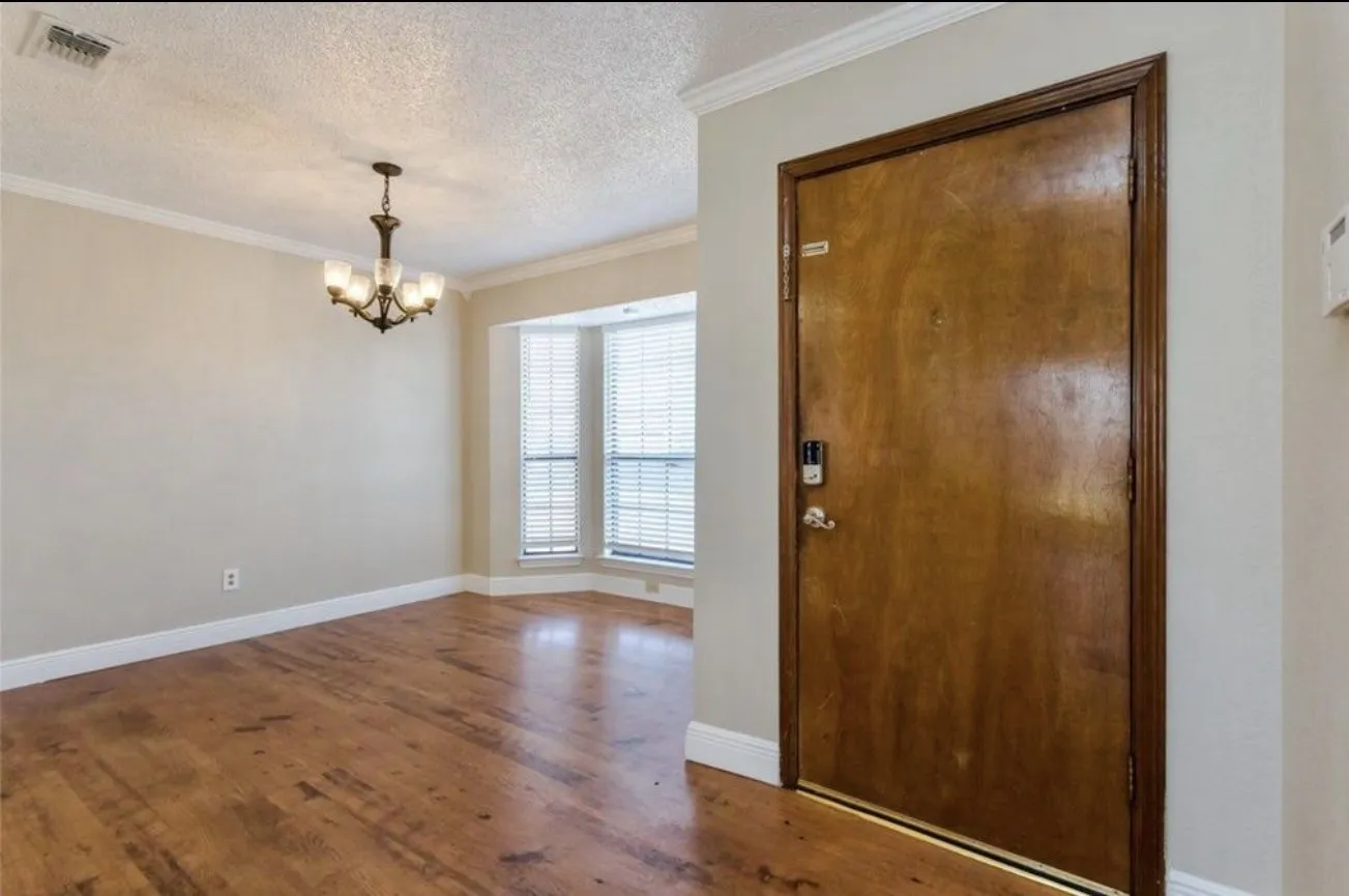 Single Family Residence For Sale in Dallas County , 2313 Lakeshore Lane, Rowlett, Texas 75088, 3 Bedroom, 2 Bathroom, 2 Garage spaces, 1,545 Sqft, built in 1985, mls#21362323, Real Estate Agent in Rowlett, Homes For Sale in Dallas county, Homes For Sale in Rowlett, Realtor in Rowlett Texas, Real Estate Brokerage Independent Realty Texas, Luminita Cordes Realtor