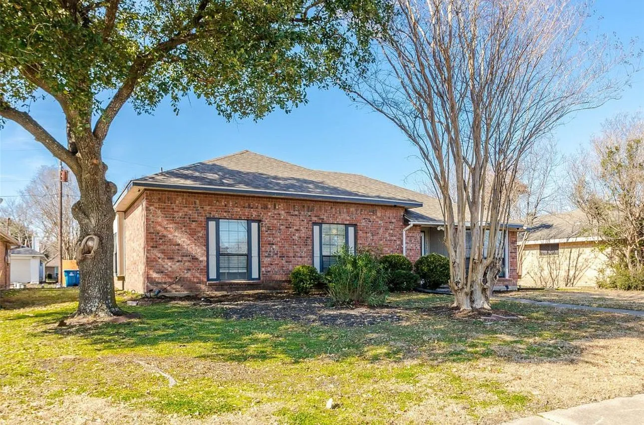 Single Family Residence For Sale in Dallas County , 2313 Lakeshore Lane, Rowlett, Texas 75088, 3 Bedroom, 2 Bathroom, 2 Garage spaces, 1,545 Sqft, built in 1985, mls#21362323, Real Estate Agent in Rowlett, Homes For Sale in Dallas county, Homes For Sale in Rowlett, Realtor in Rowlett Texas, Real Estate Brokerage Independent Realty Texas, Luminita Cordes Realtor