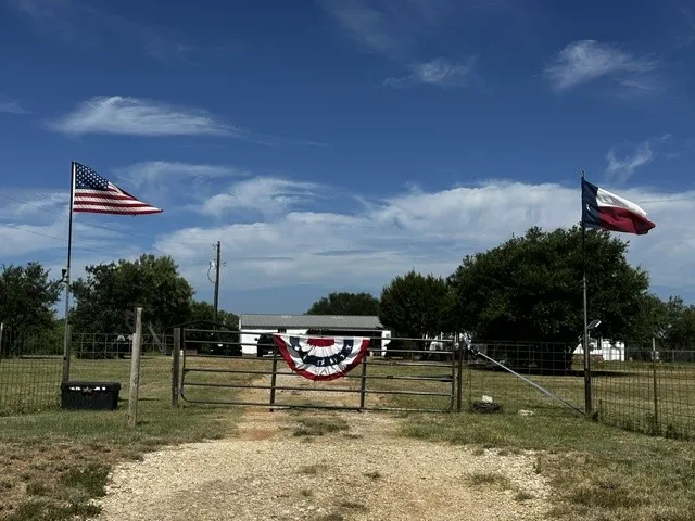 Mobile Home For Sale in Mc Culloch County , 575 County Road 442, Rochelle, Texas 76872, 3 Bedroom, 2 Bathroom, 2 Garage spaces, 1,344 Sqft, built in 1985, mls#21367216, Real Estate Agent in Rochelle, Homes For Sale in Mc Culloch county, Homes For Sale in Rochelle, Realtor in Rochelle Texas, Real Estate Brokerage Independent Realty Texas, Luminita Cordes Realtor