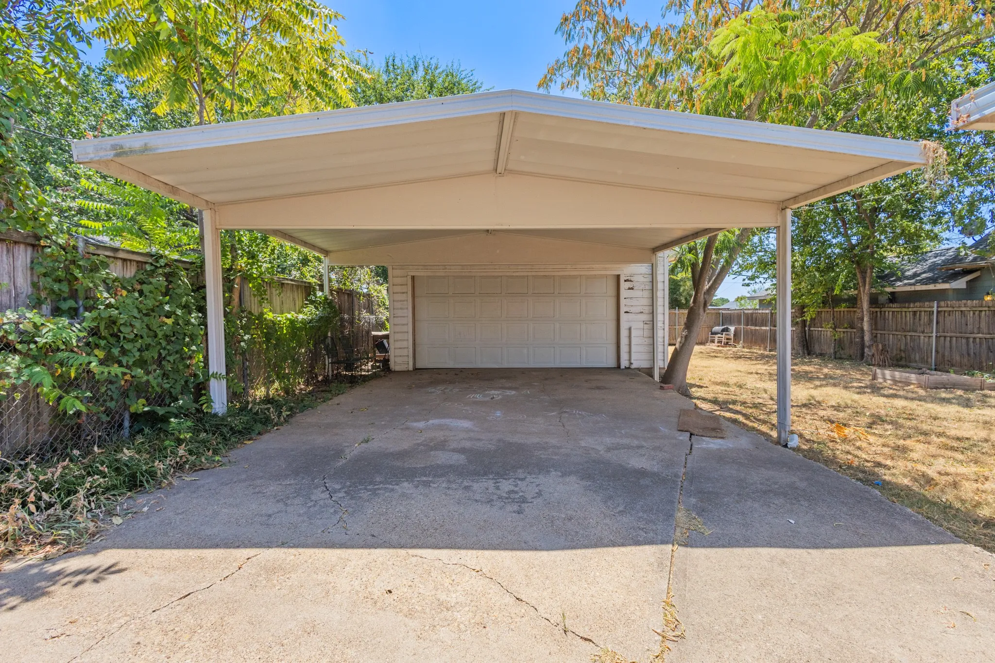 Single Family Residence For Sale in Dallas County , 3326 Burlingdell Avenue, Dallas, Texas 75211, 2 Bedroom, 1 Bathroom, 2 Garage spaces, 1,092 Sqft, built in 1924, mls#21367214, Real Estate Agent in Dallas, Homes For Sale in Dallas county, Homes For Sale in Dallas, Realtor in Dallas Texas, Real Estate Brokerage Independent Realty Texas, Luminita Cordes Realtor