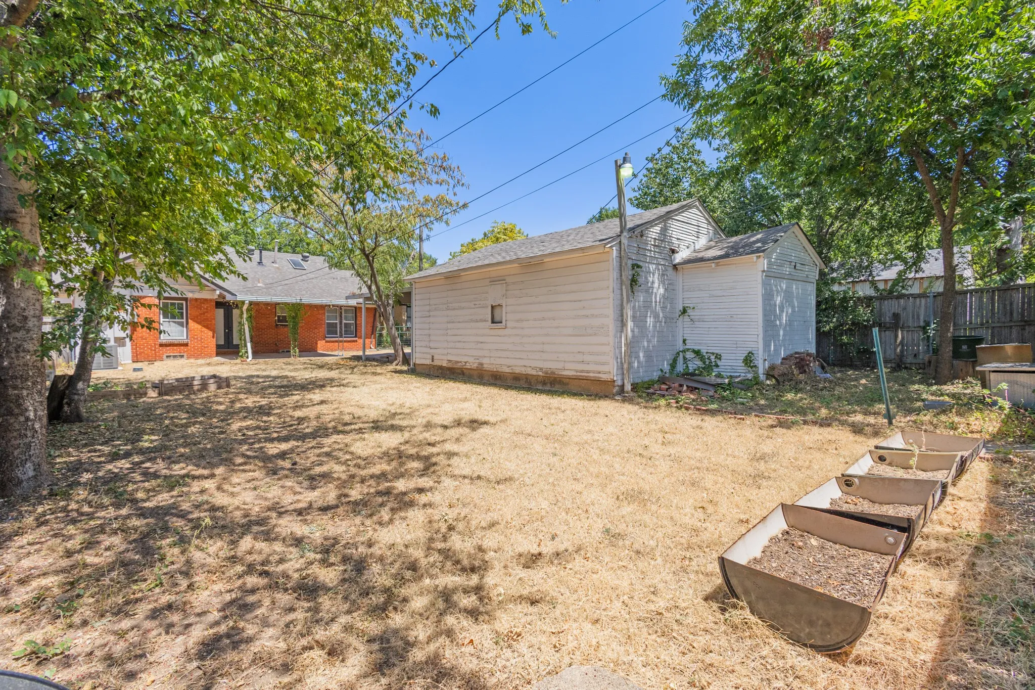 Single Family Residence For Sale in Dallas County , 3326 Burlingdell Avenue, Dallas, Texas 75211, 2 Bedroom, 1 Bathroom, 2 Garage spaces, 1,092 Sqft, built in 1924, mls#21367214, Real Estate Agent in Dallas, Homes For Sale in Dallas county, Homes For Sale in Dallas, Realtor in Dallas Texas, Real Estate Brokerage Independent Realty Texas, Luminita Cordes Realtor