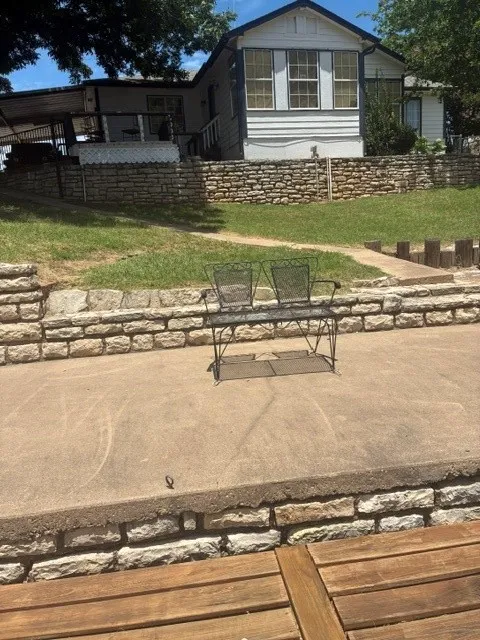 RETAINING WALL TO THE WATER, HOUSE PERCHED UP