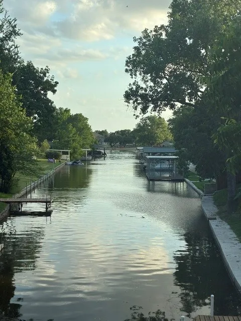 END OF CANAL, PERCHED UP HIGH