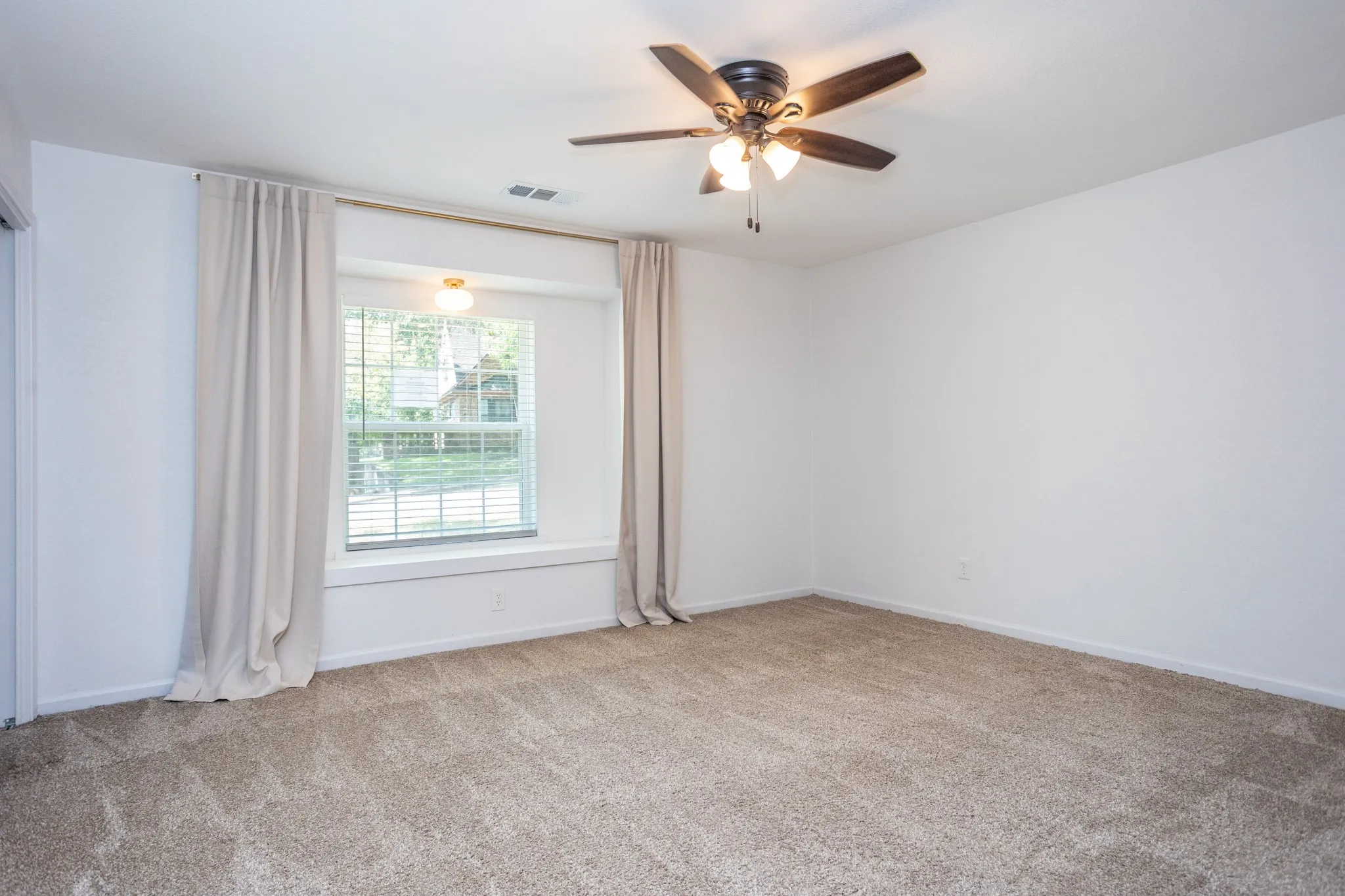 Single Family Residence For Sale in Dallas County , 809 Wood River Road, Dallas, Texas 75232, 4 Bedroom, 3 Bathroom, 2 Garage spaces, 2,357 Sqft, built in 1962, mls#21367257, Real Estate Agent in Dallas, Homes For Sale in Dallas county, Homes For Sale in Dallas, Realtor in Dallas Texas, Real Estate Brokerage Independent Realty Texas, Luminita Cordes Realtor