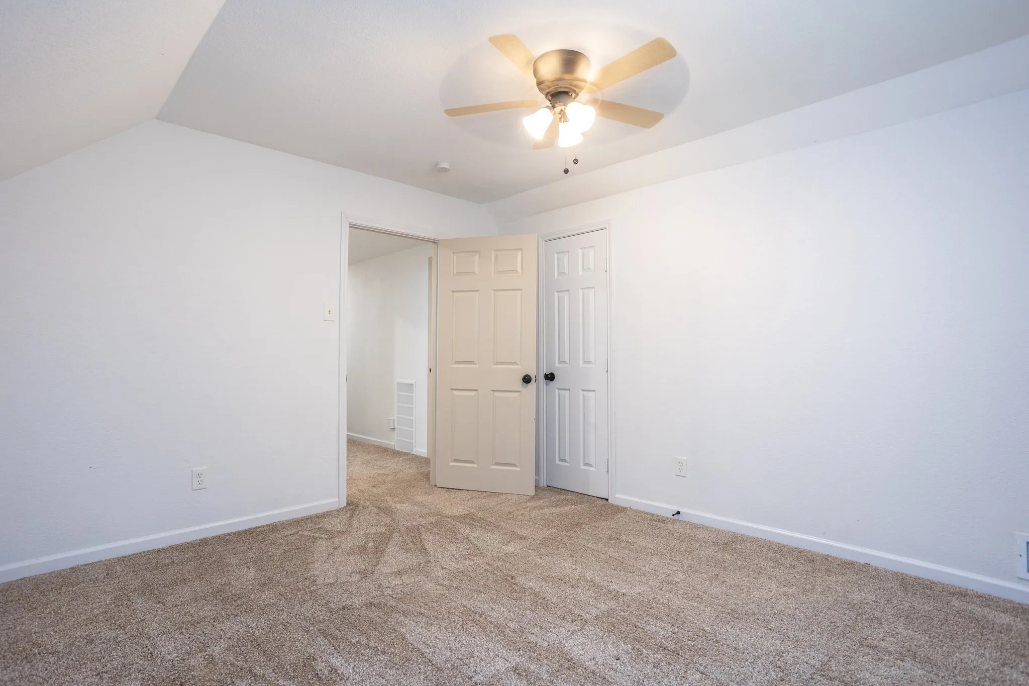 Single Family Residence For Sale in Dallas County , 809 Wood River Road, Dallas, Texas 75232, 4 Bedroom, 3 Bathroom, 2 Garage spaces, 2,357 Sqft, built in 1962, mls#21367257, Real Estate Agent in Dallas, Homes For Sale in Dallas county, Homes For Sale in Dallas, Realtor in Dallas Texas, Real Estate Brokerage Independent Realty Texas, Luminita Cordes Realtor