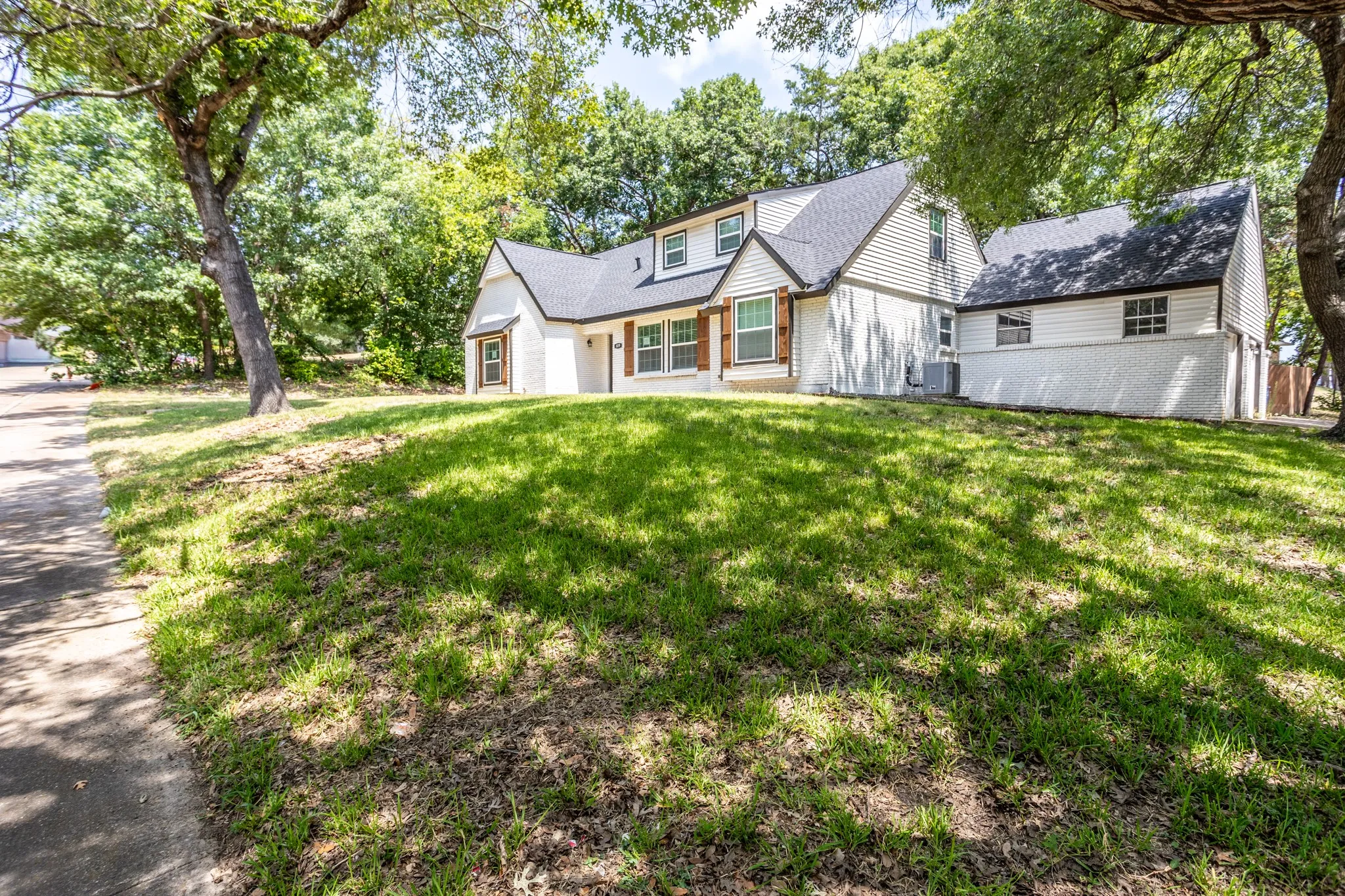 Single Family Residence For Sale in Dallas County , 809 Wood River Road, Dallas, Texas 75232, 4 Bedroom, 3 Bathroom, 2 Garage spaces, 2,357 Sqft, built in 1962, mls#21367257, Real Estate Agent in Dallas, Homes For Sale in Dallas county, Homes For Sale in Dallas, Realtor in Dallas Texas, Real Estate Brokerage Independent Realty Texas, Luminita Cordes Realtor