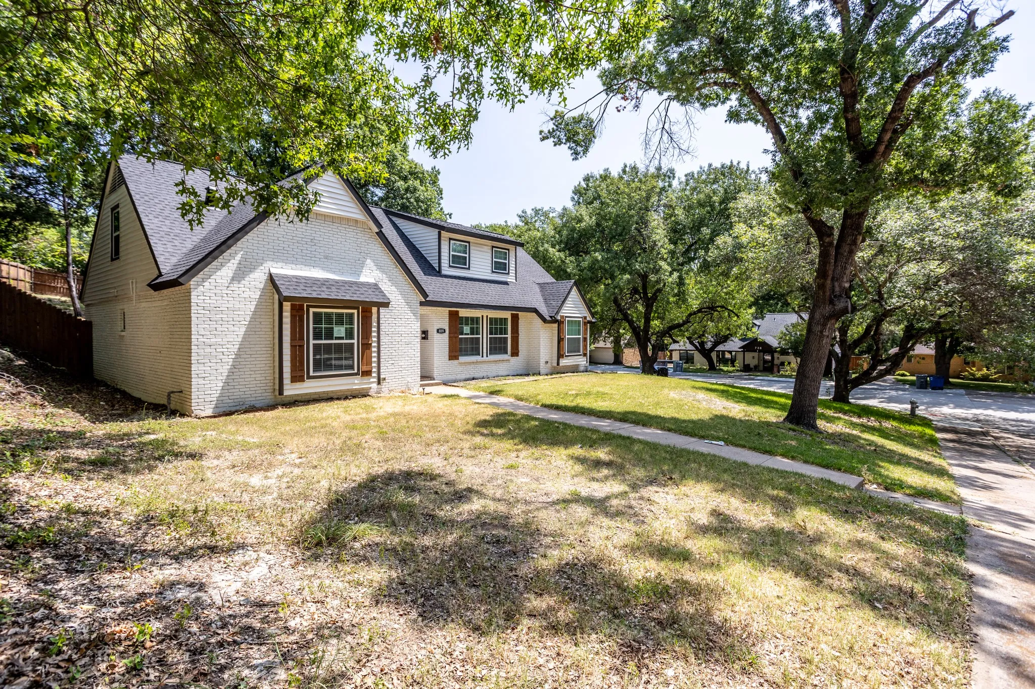 Single Family Residence For Sale in Dallas County , 809 Wood River Road, Dallas, Texas 75232, 4 Bedroom, 3 Bathroom, 2 Garage spaces, 2,357 Sqft, built in 1962, mls#21367257, Real Estate Agent in Dallas, Homes For Sale in Dallas county, Homes For Sale in Dallas, Realtor in Dallas Texas, Real Estate Brokerage Independent Realty Texas, Luminita Cordes Realtor