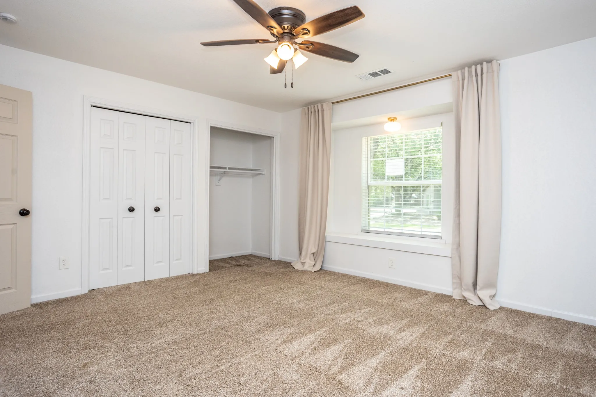 Single Family Residence For Sale in Dallas County , 809 Wood River Road, Dallas, Texas 75232, 4 Bedroom, 3 Bathroom, 2 Garage spaces, 2,357 Sqft, built in 1962, mls#21367257, Real Estate Agent in Dallas, Homes For Sale in Dallas county, Homes For Sale in Dallas, Realtor in Dallas Texas, Real Estate Brokerage Independent Realty Texas, Luminita Cordes Realtor