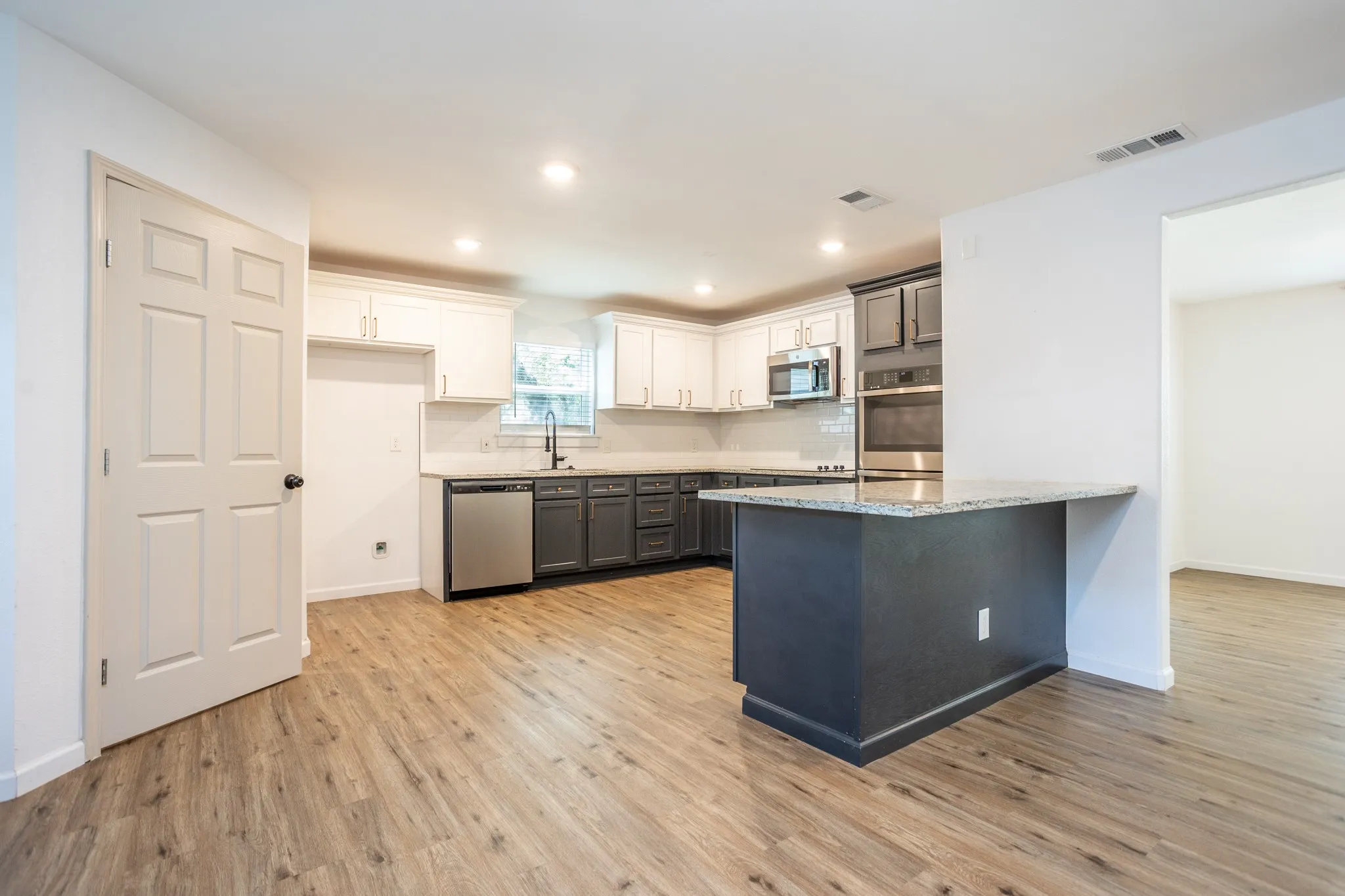 Single Family Residence For Sale in Dallas County , 809 Wood River Road, Dallas, Texas 75232, 4 Bedroom, 3 Bathroom, 2 Garage spaces, 2,357 Sqft, built in 1962, mls#21367257, Real Estate Agent in Dallas, Homes For Sale in Dallas county, Homes For Sale in Dallas, Realtor in Dallas Texas, Real Estate Brokerage Independent Realty Texas, Luminita Cordes Realtor