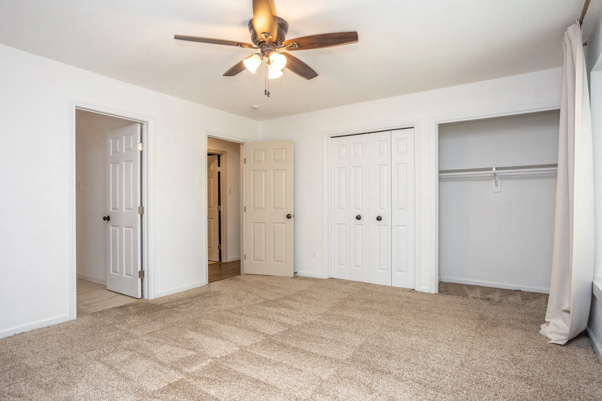 Single Family Residence For Sale in Dallas County , 809 Wood River Road, Dallas, Texas 75232, 4 Bedroom, 3 Bathroom, 2 Garage spaces, 2,357 Sqft, built in 1962, mls#21367257, Real Estate Agent in Dallas, Homes For Sale in Dallas county, Homes For Sale in Dallas, Realtor in Dallas Texas, Real Estate Brokerage Independent Realty Texas, Luminita Cordes Realtor