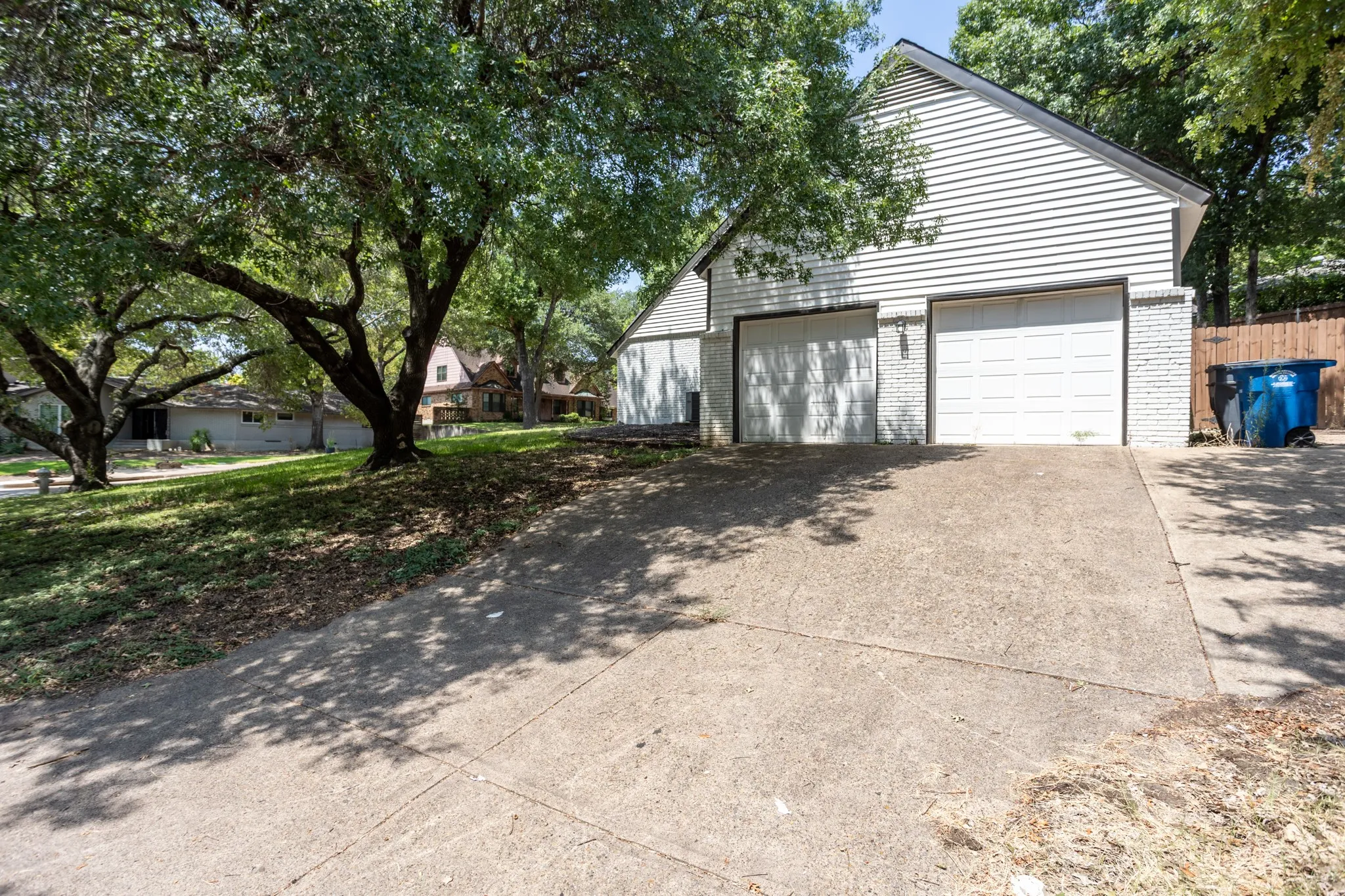 Single Family Residence For Sale in Dallas County , 809 Wood River Road, Dallas, Texas 75232, 4 Bedroom, 3 Bathroom, 2 Garage spaces, 2,357 Sqft, built in 1962, mls#21367257, Real Estate Agent in Dallas, Homes For Sale in Dallas county, Homes For Sale in Dallas, Realtor in Dallas Texas, Real Estate Brokerage Independent Realty Texas, Luminita Cordes Realtor
