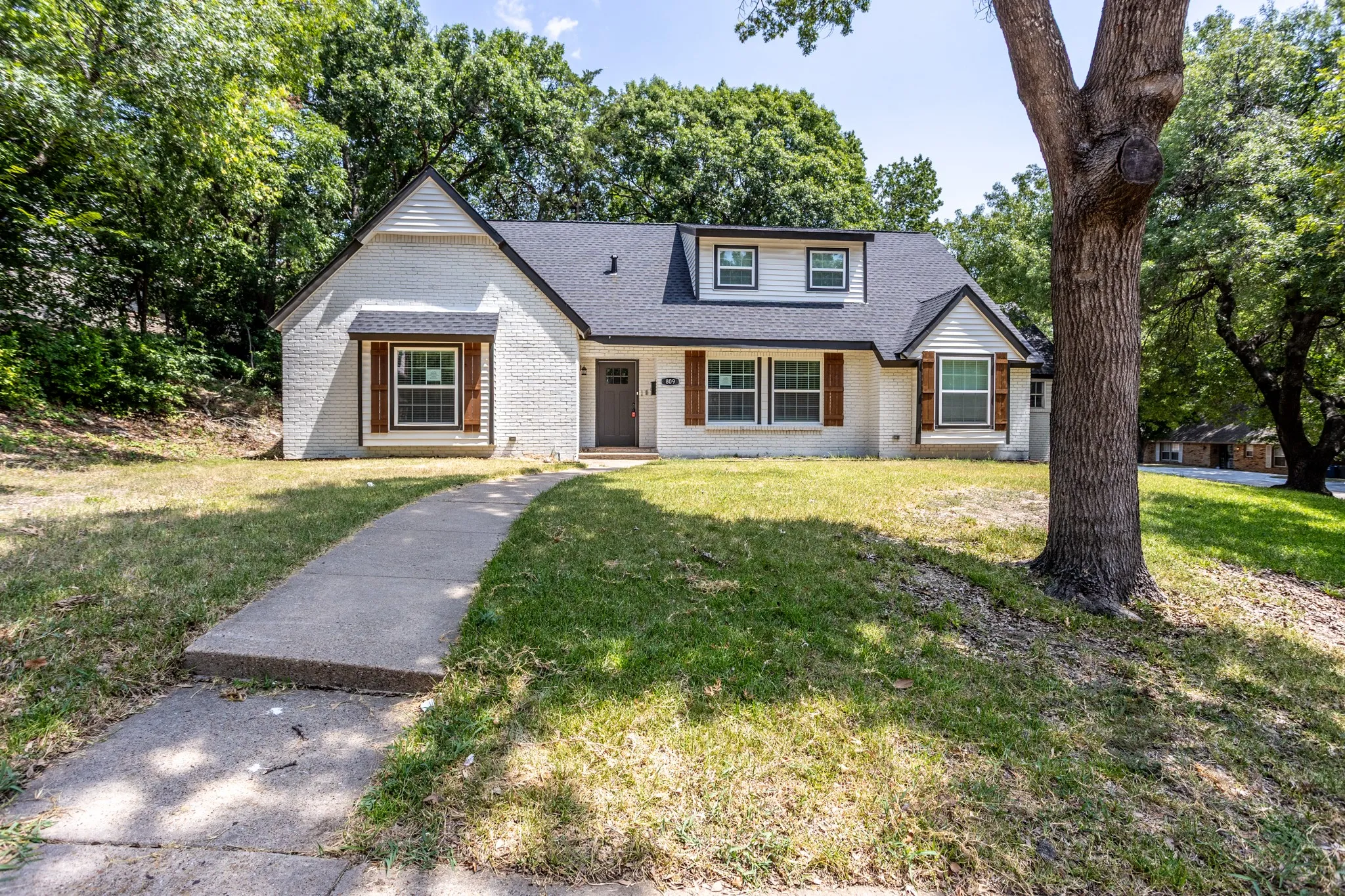 Single Family Residence For Sale in Dallas County , 809 Wood River Road, Dallas, Texas 75232, 4 Bedroom, 3 Bathroom, 2 Garage spaces, 2,357 Sqft, built in 1962, mls#21367257, Real Estate Agent in Dallas, Homes For Sale in Dallas county, Homes For Sale in Dallas, Realtor in Dallas Texas, Real Estate Brokerage Independent Realty Texas, Luminita Cordes Realtor