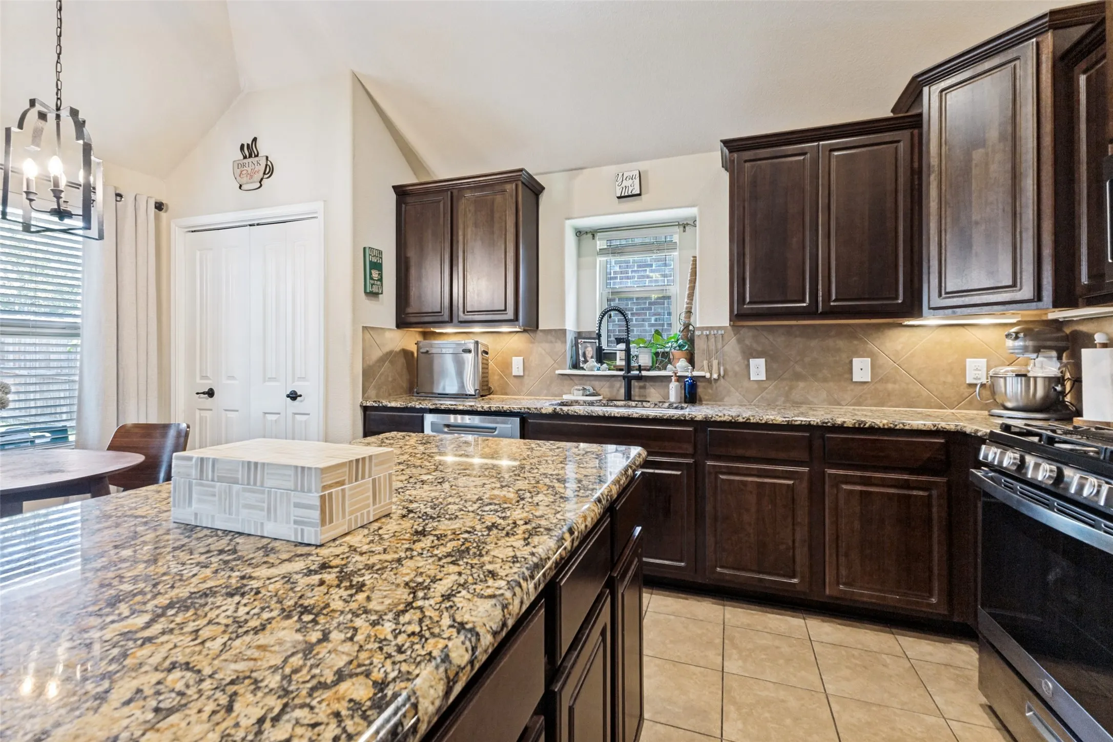 Single Family Residence For Sale in Rockwall County , 188 Griffin Avenue, Fate, Texas 75189, 3 Bedroom, 2 Bathroom, 3 Garage spaces, 1,720 Sqft, built in 2012, mls#21367262, Real Estate Agent in Fate, Homes For Sale in Rockwall county, Homes For Sale in Fate, Realtor in Fate Texas, Real Estate Brokerage Independent Realty Texas, Luminita Cordes Realtor