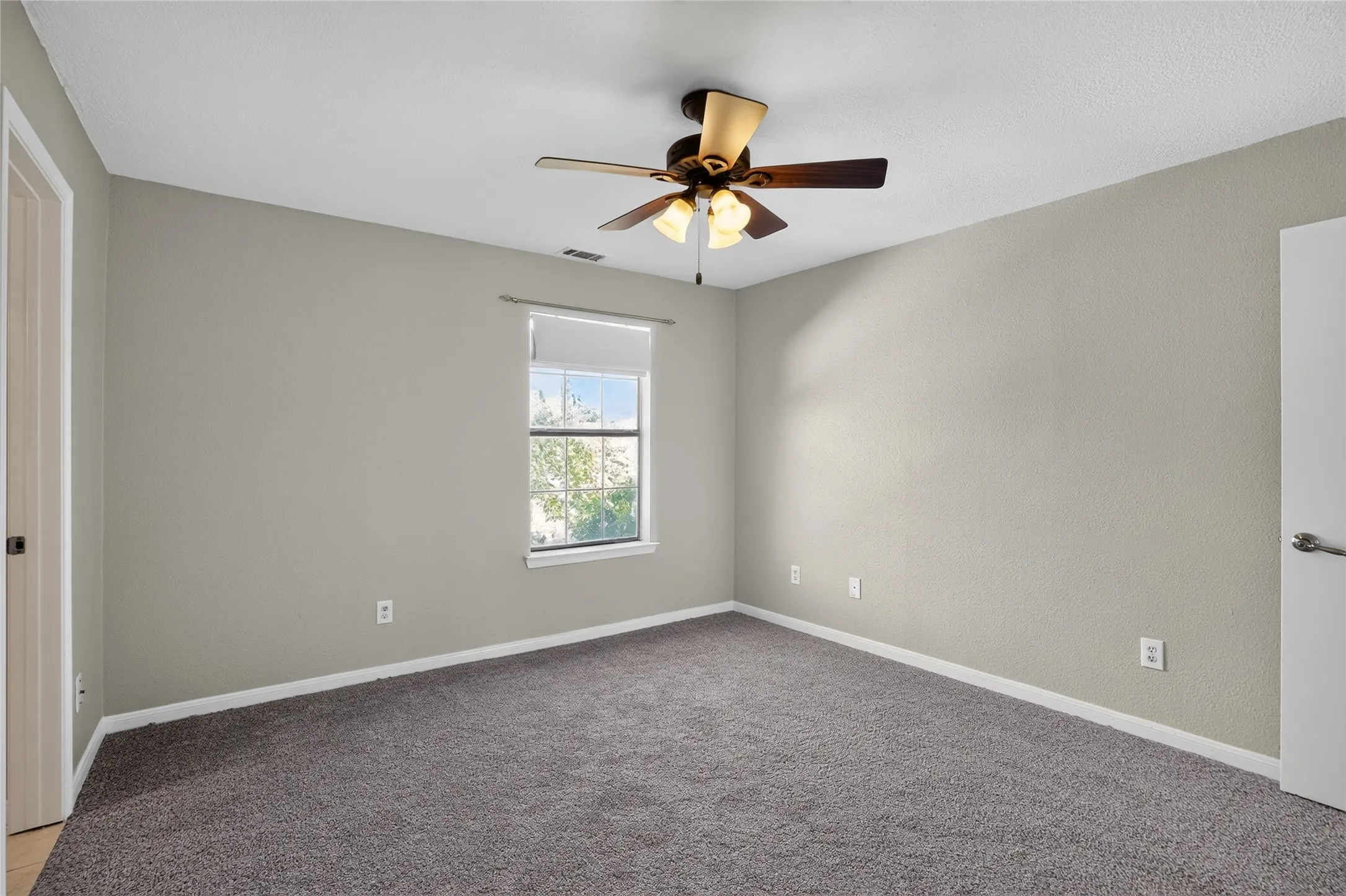 Condominium For Rent in Dallas County , 2606 Encina 2, Irving, Texas 75038, 2 Bedroom, 3 Bathroom, 1 Garage spaces, 1,430 Sqft, built in 1984, mls#21367243, Real Estate Agent in Irving, Homes For Rent in Dallas county, Homes For Rent in Irving, Realtor in Irving Texas, Real Estate Brokerage Independent Realty Texas, Luminita Cordes Realtor