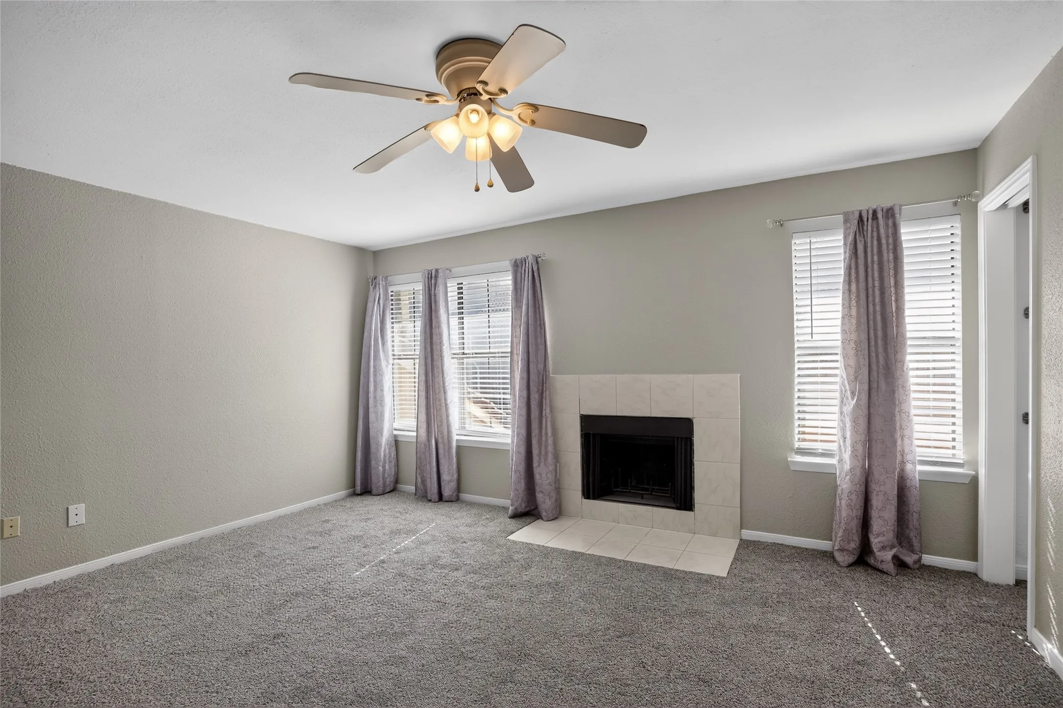 Recessed fireplace with a tile surround and hearth
