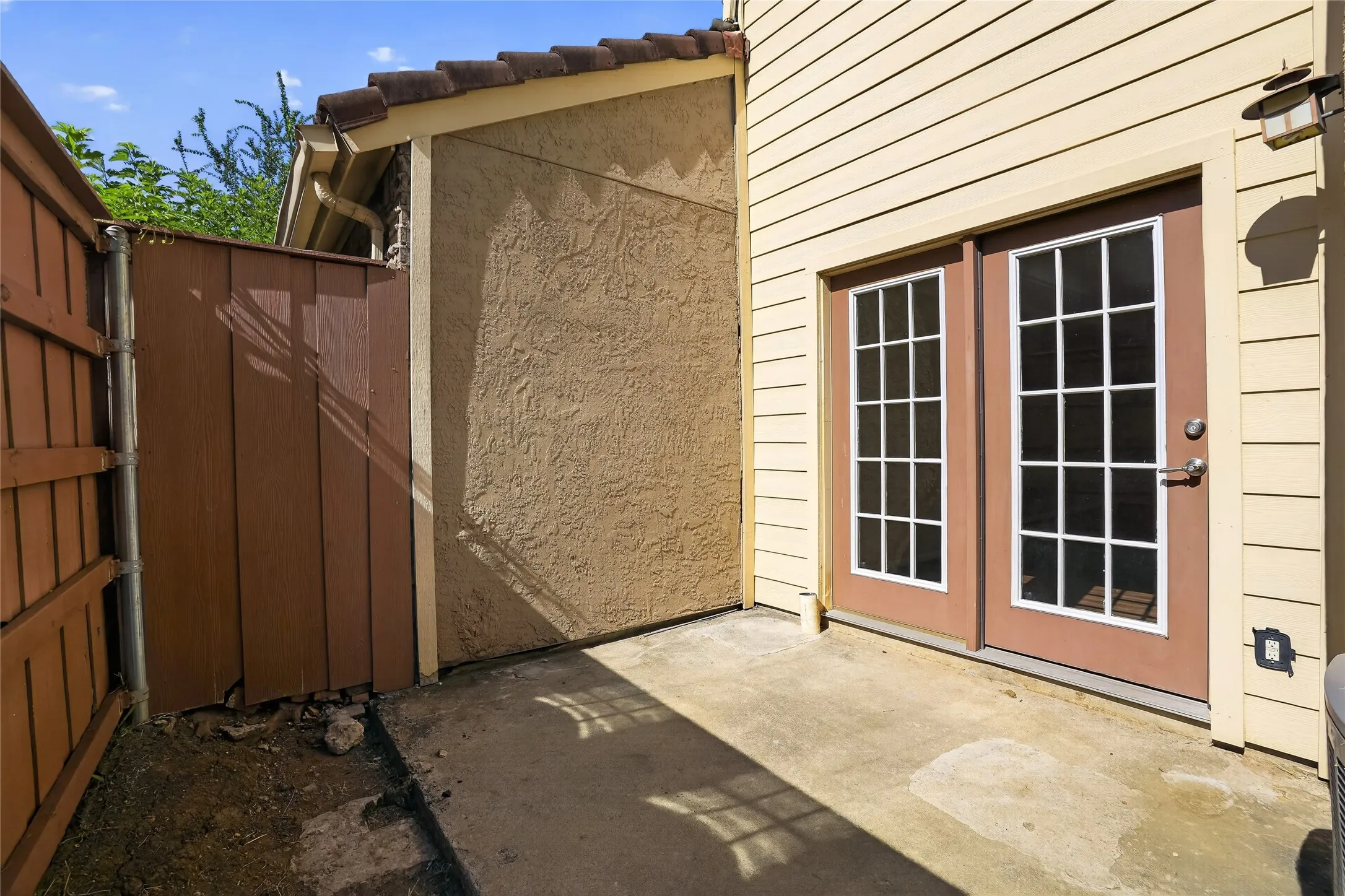 Condominium For Rent in Dallas County , 2606 Encina 2, Irving, Texas 75038, 2 Bedroom, 3 Bathroom, 1 Garage spaces, 1,430 Sqft, built in 1984, mls#21367243, Real Estate Agent in Irving, Homes For Rent in Dallas county, Homes For Rent in Irving, Realtor in Irving Texas, Real Estate Brokerage Independent Realty Texas, Luminita Cordes Realtor