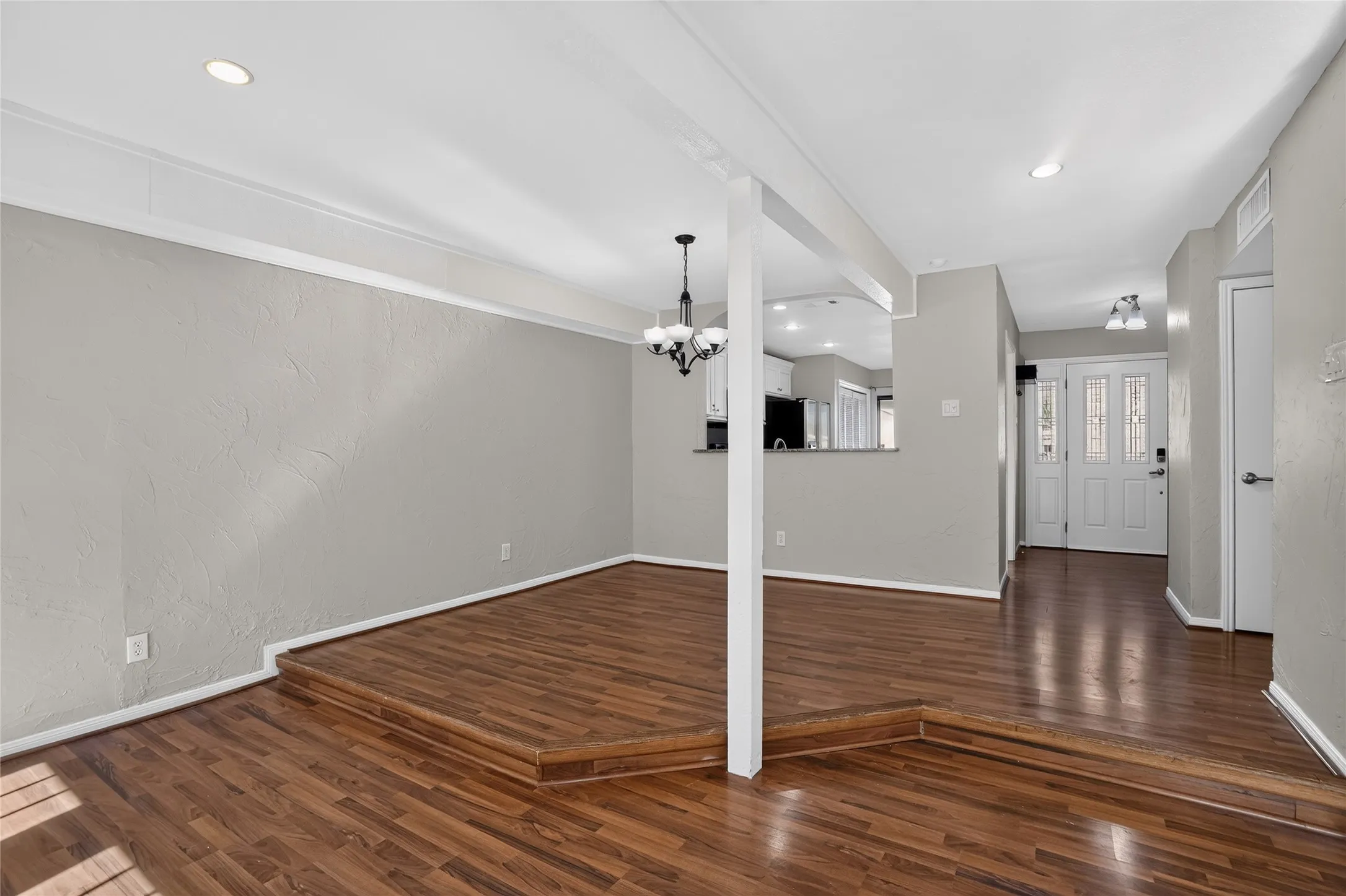 Condominium For Rent in Dallas County , 2606 Encina 2, Irving, Texas 75038, 2 Bedroom, 3 Bathroom, 1 Garage spaces, 1,430 Sqft, built in 1984, mls#21367243, Real Estate Agent in Irving, Homes For Rent in Dallas county, Homes For Rent in Irving, Realtor in Irving Texas, Real Estate Brokerage Independent Realty Texas, Luminita Cordes Realtor