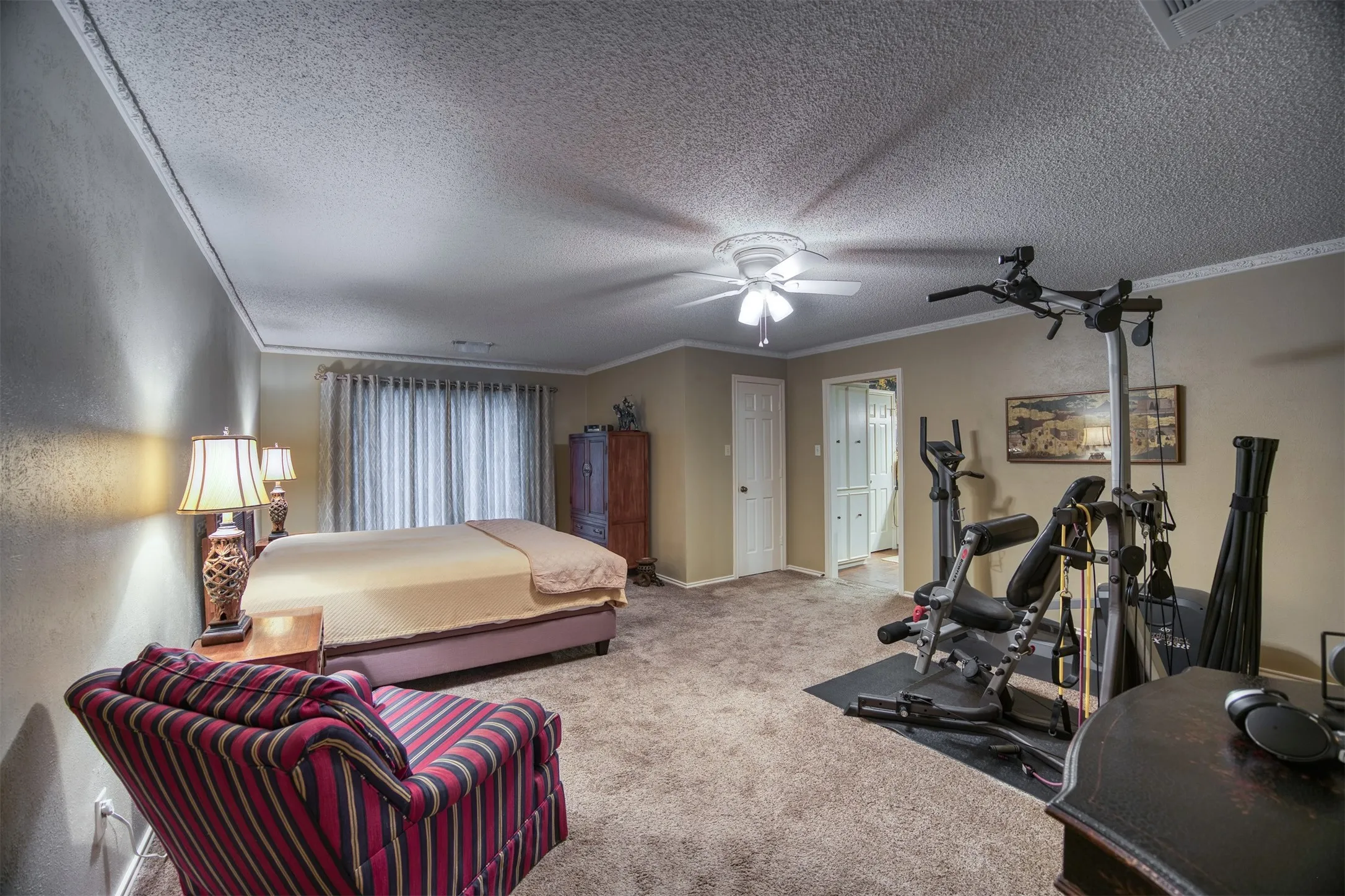 Townhouse For Sale in Dallas County , 6837 Anglebluff Circle, Dallas, Texas 75248, 3 Bedroom, 3 Bathroom, 2 Garage spaces, 2,272 Sqft, built in 1974, Price $475,000, mls#21367134, Real Estate Agent in Dallas, Homes For Sale in Dallas county, Homes For Sale in Dallas, Realtor in Dallas Texas, Real Estate Brokerage Independent Realty Texas, Luminita Cordes Realtor
