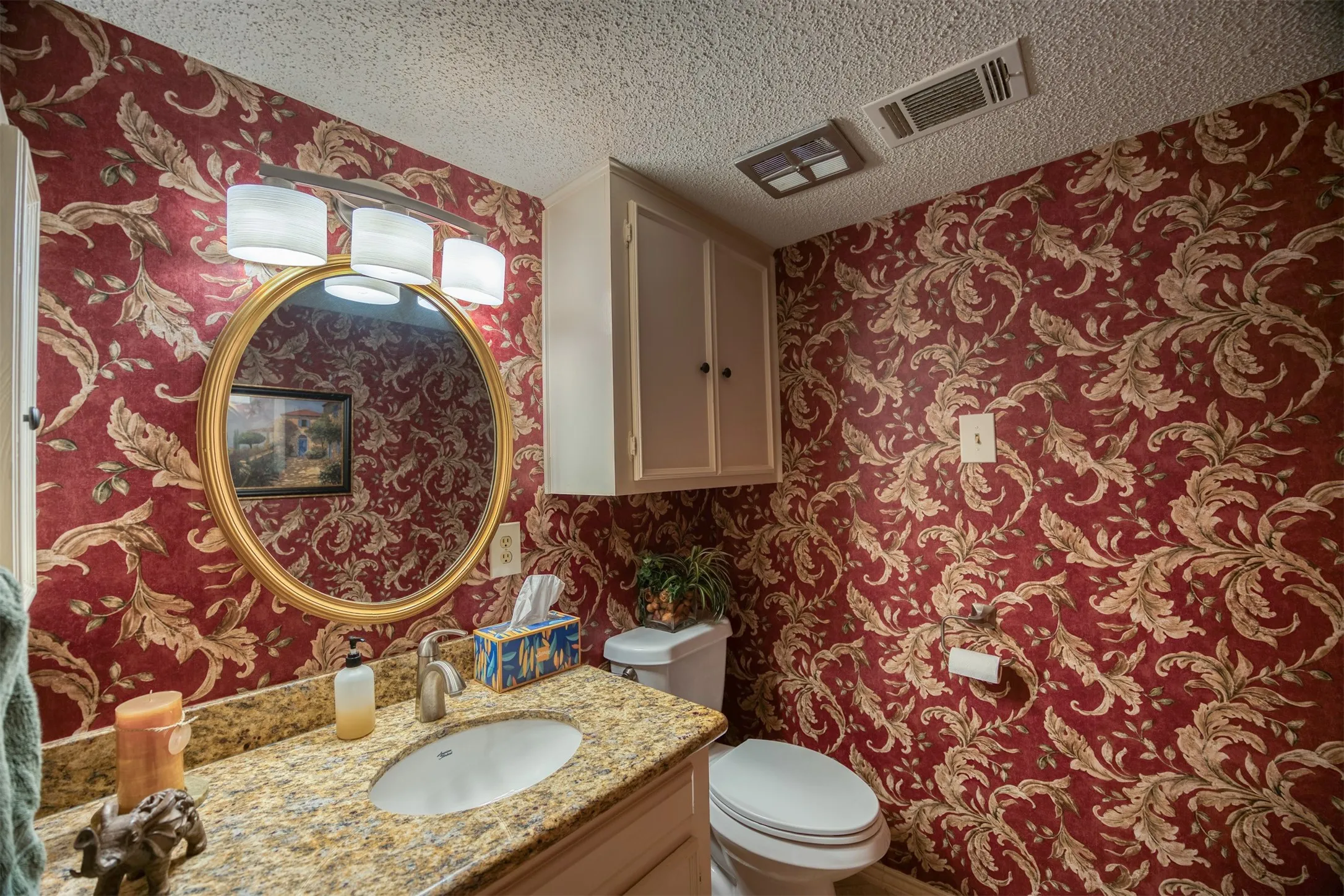 Townhouse For Sale in Dallas County , 6837 Anglebluff Circle, Dallas, Texas 75248, 3 Bedroom, 3 Bathroom, 2 Garage spaces, 2,272 Sqft, built in 1974, Price $475,000, mls#21367134, Real Estate Agent in Dallas, Homes For Sale in Dallas county, Homes For Sale in Dallas, Realtor in Dallas Texas, Real Estate Brokerage Independent Realty Texas, Luminita Cordes Realtor