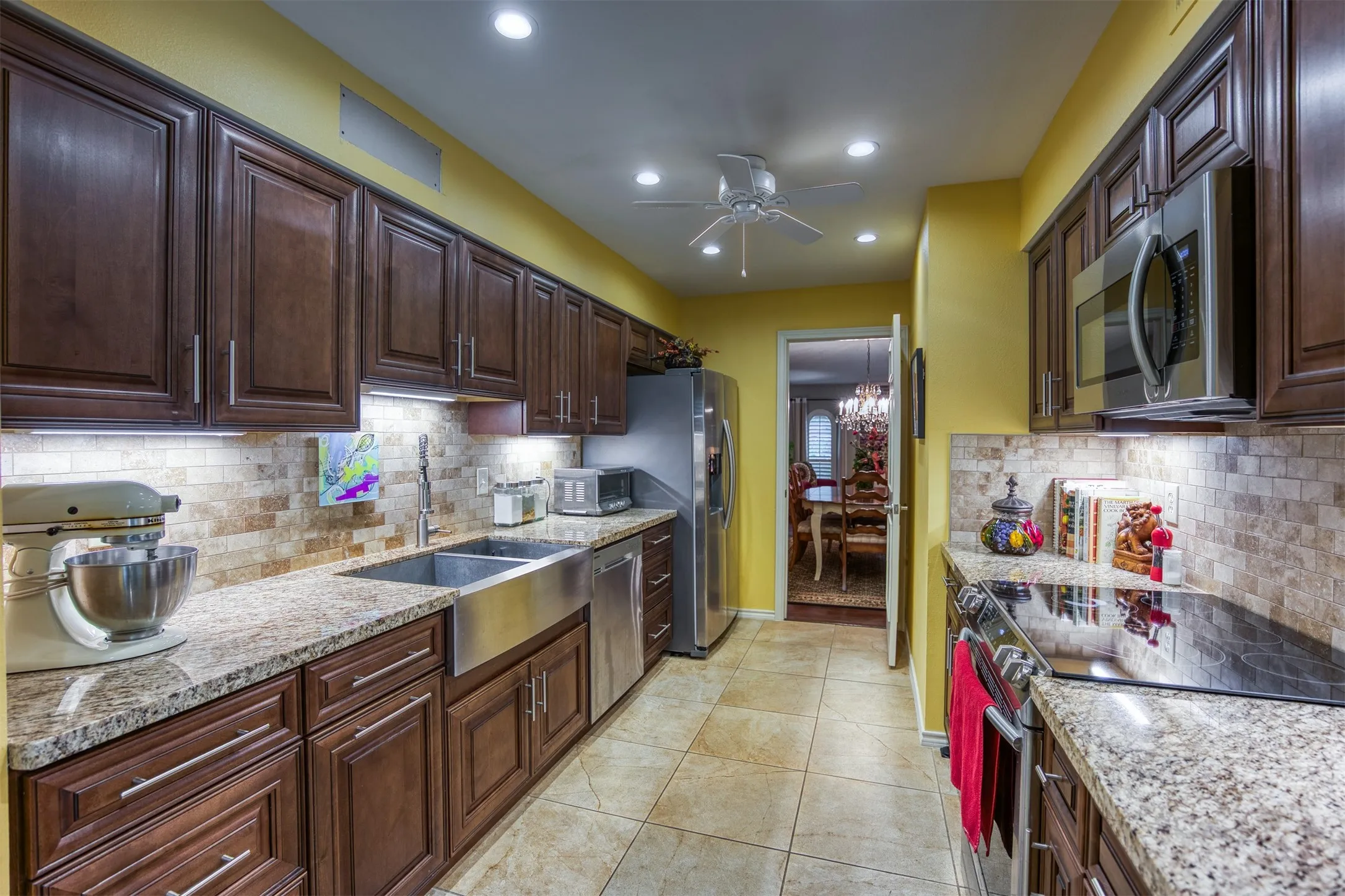 Townhouse For Sale in Dallas County , 6837 Anglebluff Circle, Dallas, Texas 75248, 3 Bedroom, 3 Bathroom, 2 Garage spaces, 2,272 Sqft, built in 1974, Price $475,000, mls#21367134, Real Estate Agent in Dallas, Homes For Sale in Dallas county, Homes For Sale in Dallas, Realtor in Dallas Texas, Real Estate Brokerage Independent Realty Texas, Luminita Cordes Realtor