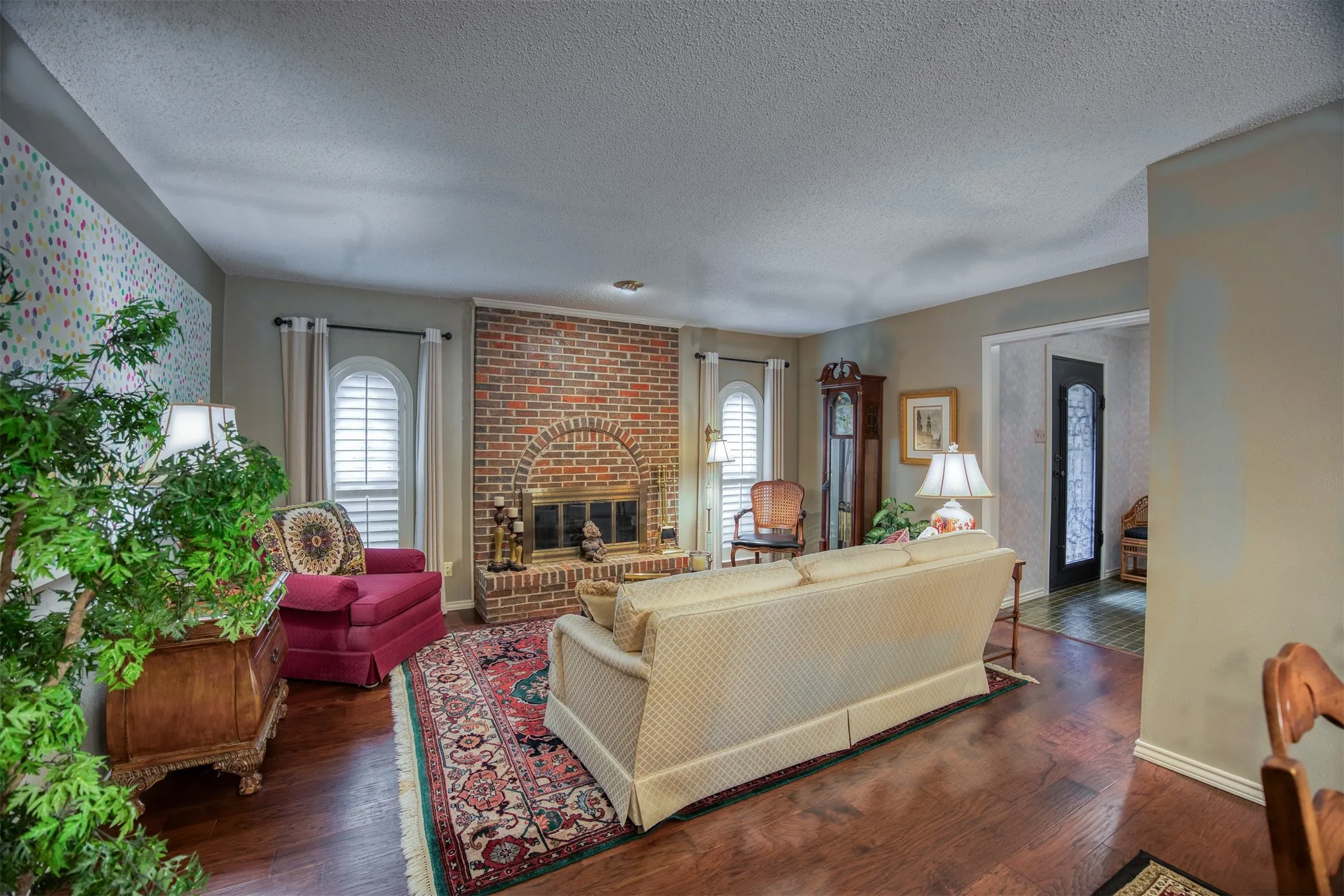 Townhouse For Sale in Dallas County , 6837 Anglebluff Circle, Dallas, Texas 75248, 3 Bedroom, 3 Bathroom, 2 Garage spaces, 2,272 Sqft, built in 1974, Price $475,000, mls#21367134, Real Estate Agent in Dallas, Homes For Sale in Dallas county, Homes For Sale in Dallas, Realtor in Dallas Texas, Real Estate Brokerage Independent Realty Texas, Luminita Cordes Realtor