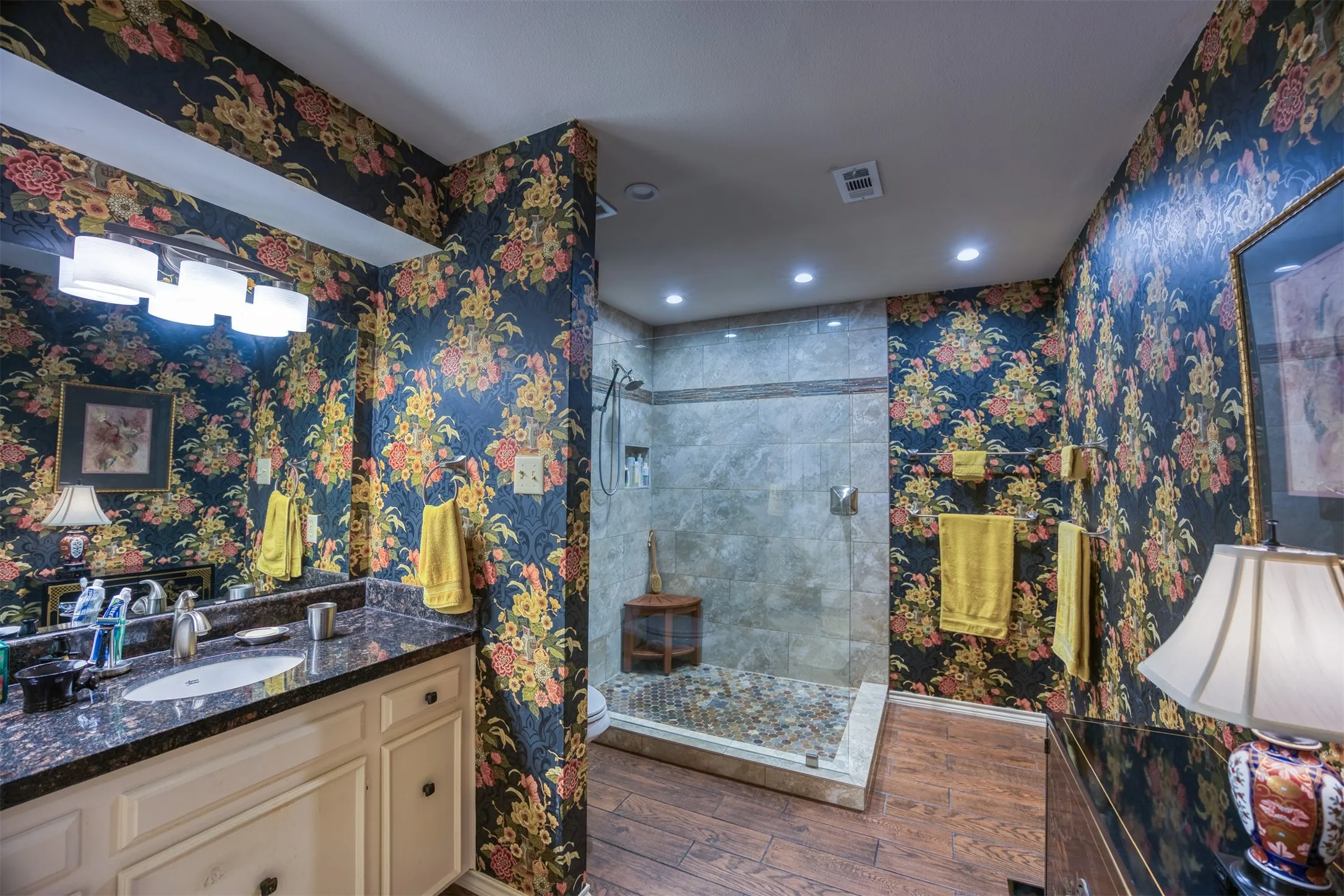 Townhouse For Sale in Dallas County , 6837 Anglebluff Circle, Dallas, Texas 75248, 3 Bedroom, 3 Bathroom, 2 Garage spaces, 2,272 Sqft, built in 1974, Price $475,000, mls#21367134, Real Estate Agent in Dallas, Homes For Sale in Dallas county, Homes For Sale in Dallas, Realtor in Dallas Texas, Real Estate Brokerage Independent Realty Texas, Luminita Cordes Realtor