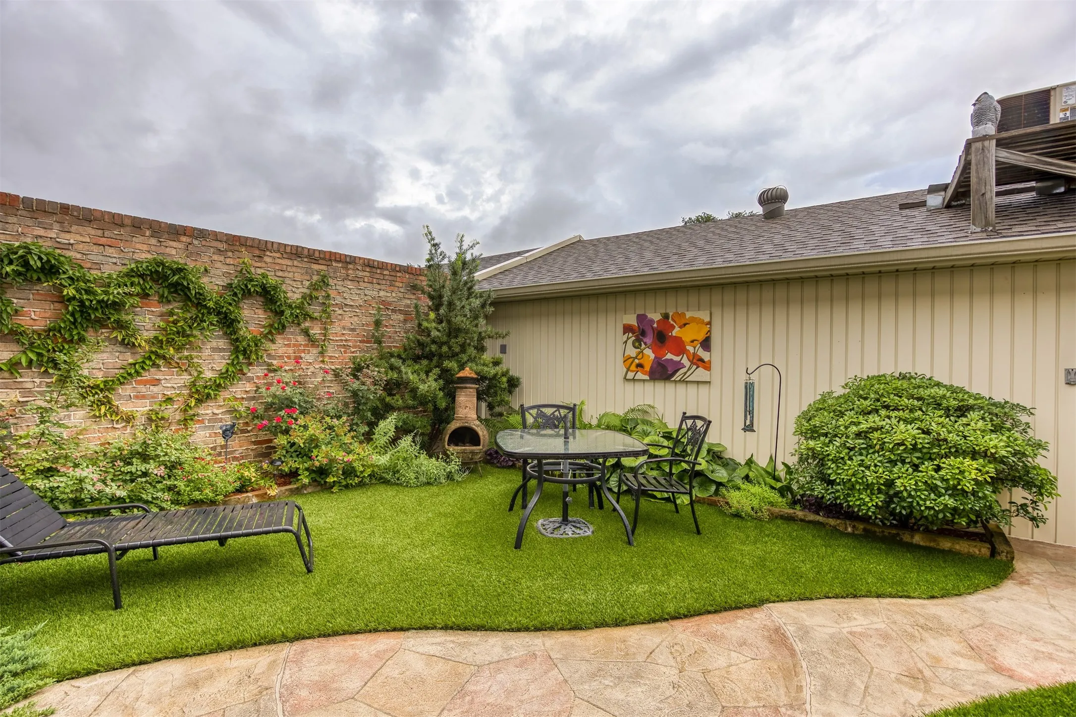 Townhouse For Sale in Dallas County , 6837 Anglebluff Circle, Dallas, Texas 75248, 3 Bedroom, 3 Bathroom, 2 Garage spaces, 2,272 Sqft, built in 1974, Price $475,000, mls#21367134, Real Estate Agent in Dallas, Homes For Sale in Dallas county, Homes For Sale in Dallas, Realtor in Dallas Texas, Real Estate Brokerage Independent Realty Texas, Luminita Cordes Realtor