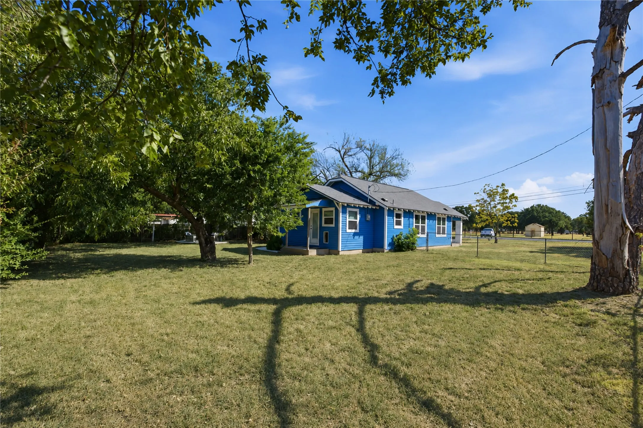 Single Family Residence For Sale in Parker County , 504 Fannin Street, Millsap, Texas 76066, 2 Bedroom, 1 Bathroom, 1 Garage spaces, 1,052 Sqft, built in 1962, mls#21366876, Real Estate Agent in Millsap, Homes For Sale in Parker county, Homes For Sale in Millsap, Realtor in Millsap Texas, Real Estate Brokerage Independent Realty Texas, Luminita Cordes Realtor