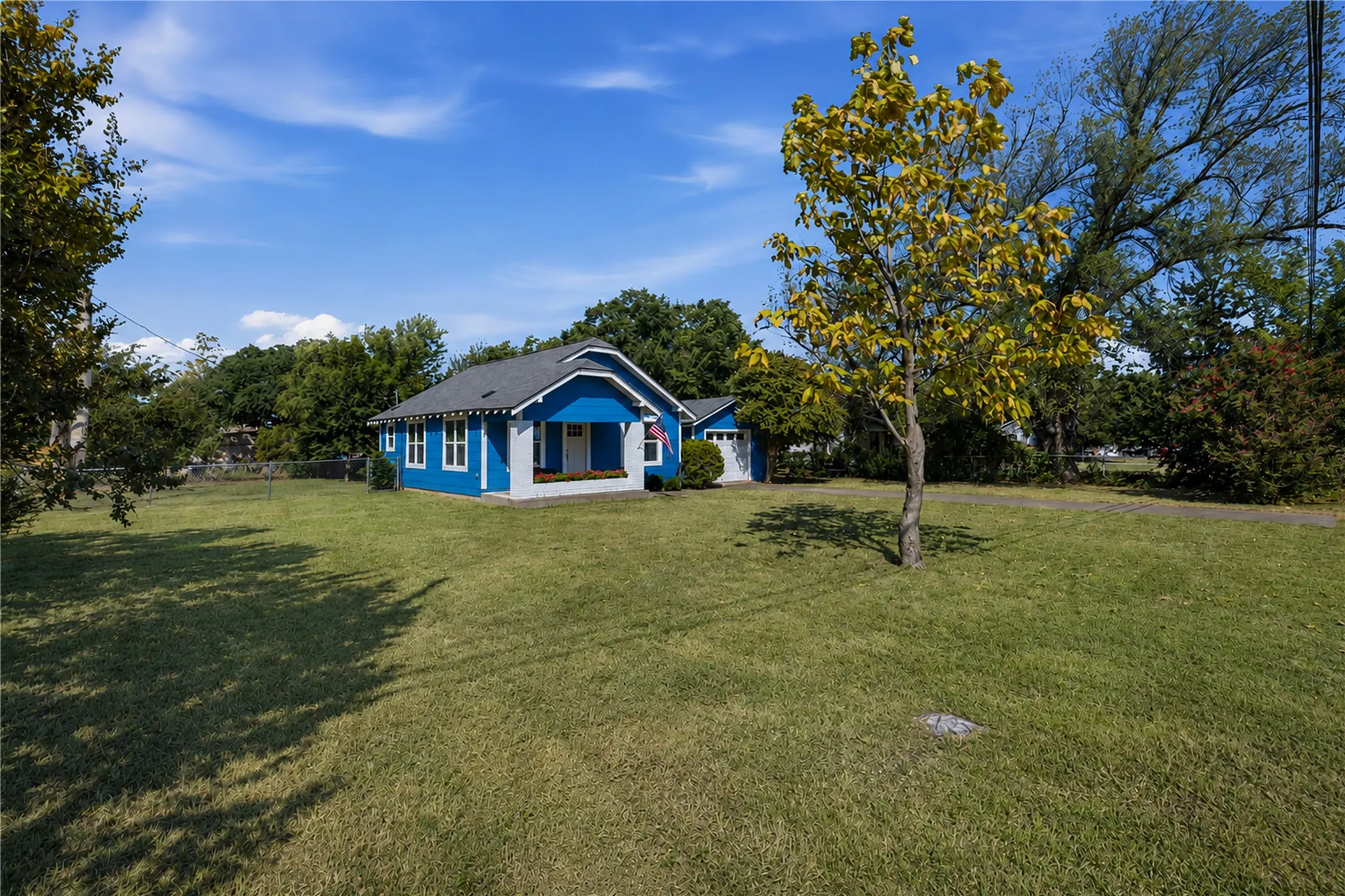 Single Family Residence For Sale in Parker County , 504 Fannin Street, Millsap, Texas 76066, 2 Bedroom, 1 Bathroom, 1 Garage spaces, 1,052 Sqft, built in 1962, mls#21366876, Real Estate Agent in Millsap, Homes For Sale in Parker county, Homes For Sale in Millsap, Realtor in Millsap Texas, Real Estate Brokerage Independent Realty Texas, Luminita Cordes Realtor