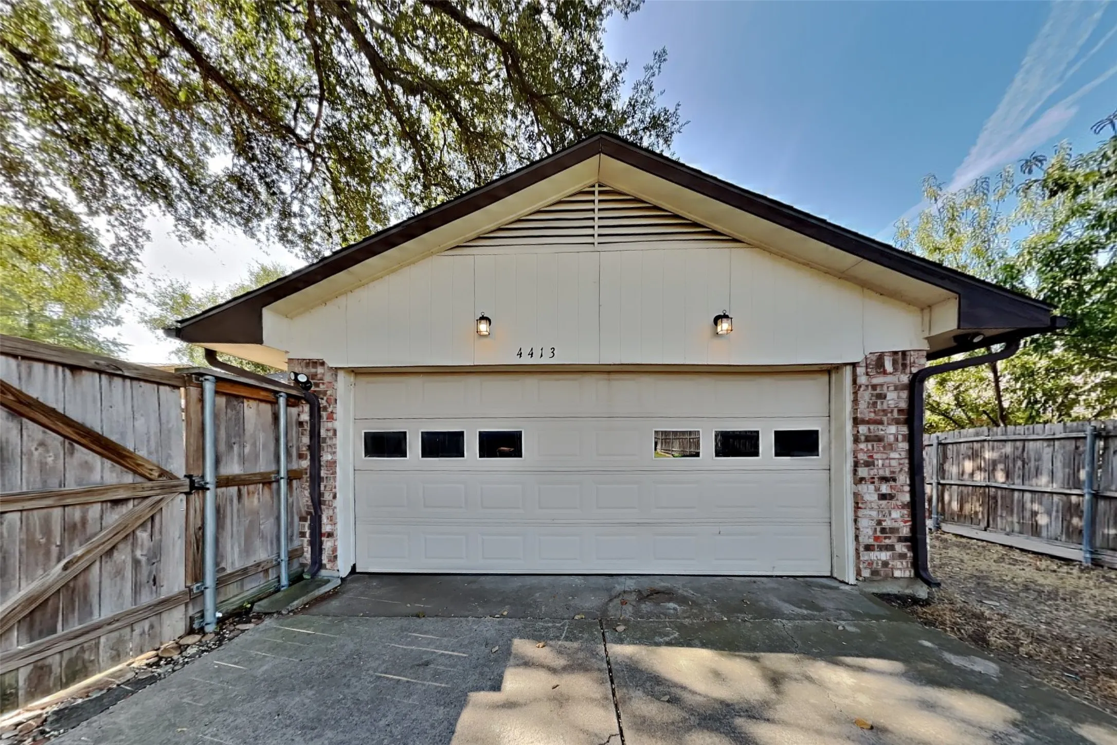 Single Family Residence For Rent in Collin County , 4413 Denver Drive, Plano, Texas 75093, 3 Bedroom, 2 Bathroom, 2 Garage spaces, 1,646 Sqft, built in 1979, mls#21367267, Real Estate Agent in Plano, Homes For Rent in Collin county, Homes For Rent in Plano, Realtor in Plano Texas, Real Estate Brokerage Independent Realty Texas, Luminita Cordes Realtor
