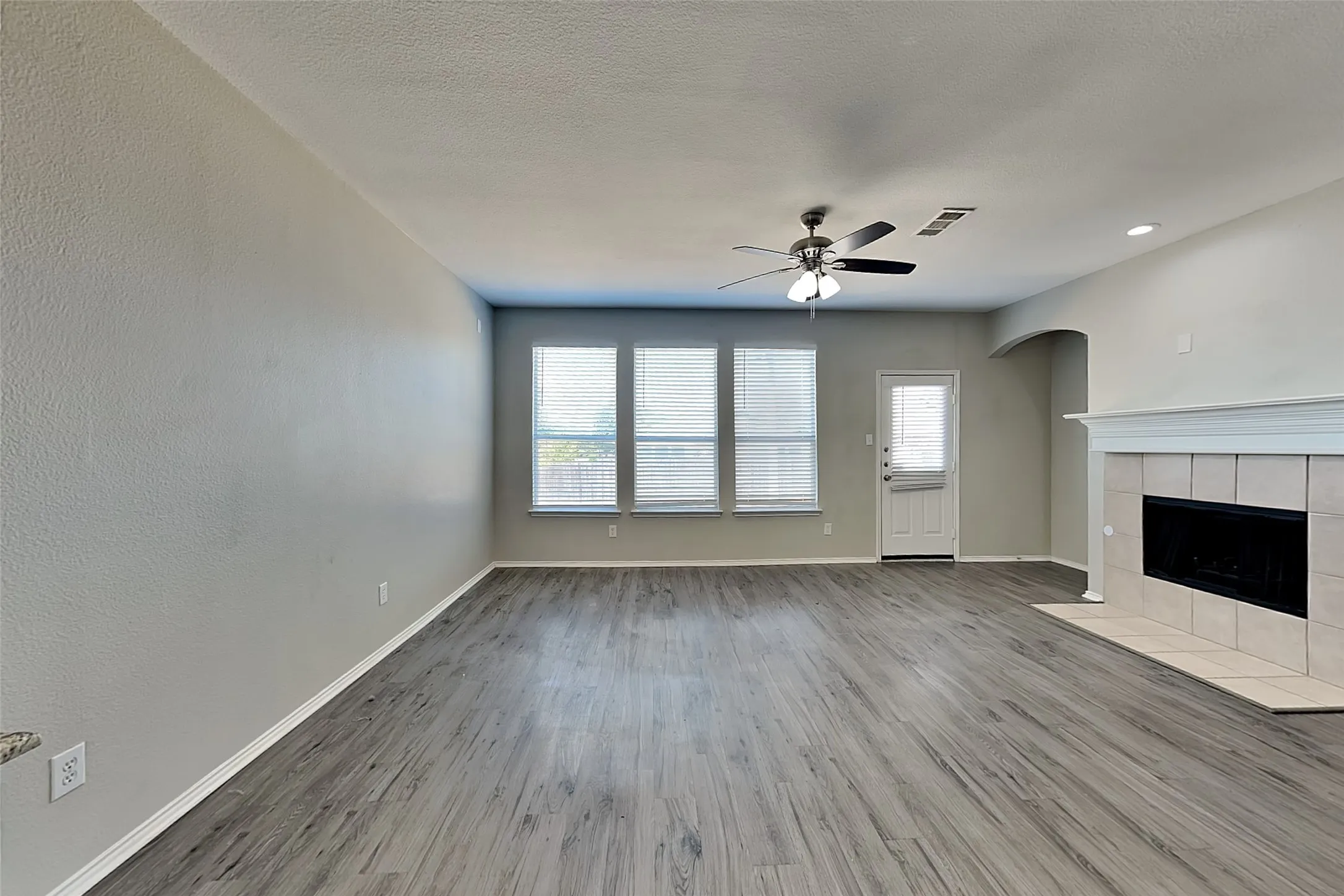 Single Family Residence For Rent in Denton County , 2617 Hilcroft Avenue, Denton, Texas 76210, 4 Bedroom, 3 Bathroom, 2 Garage spaces, 2,527 Sqft, built in 2002, mls#21367268, Real Estate Agent in Denton, Homes For Rent in Denton county, Homes For Rent in Denton, Realtor in Denton Texas, Real Estate Brokerage Independent Realty Texas, Luminita Cordes Realtor
