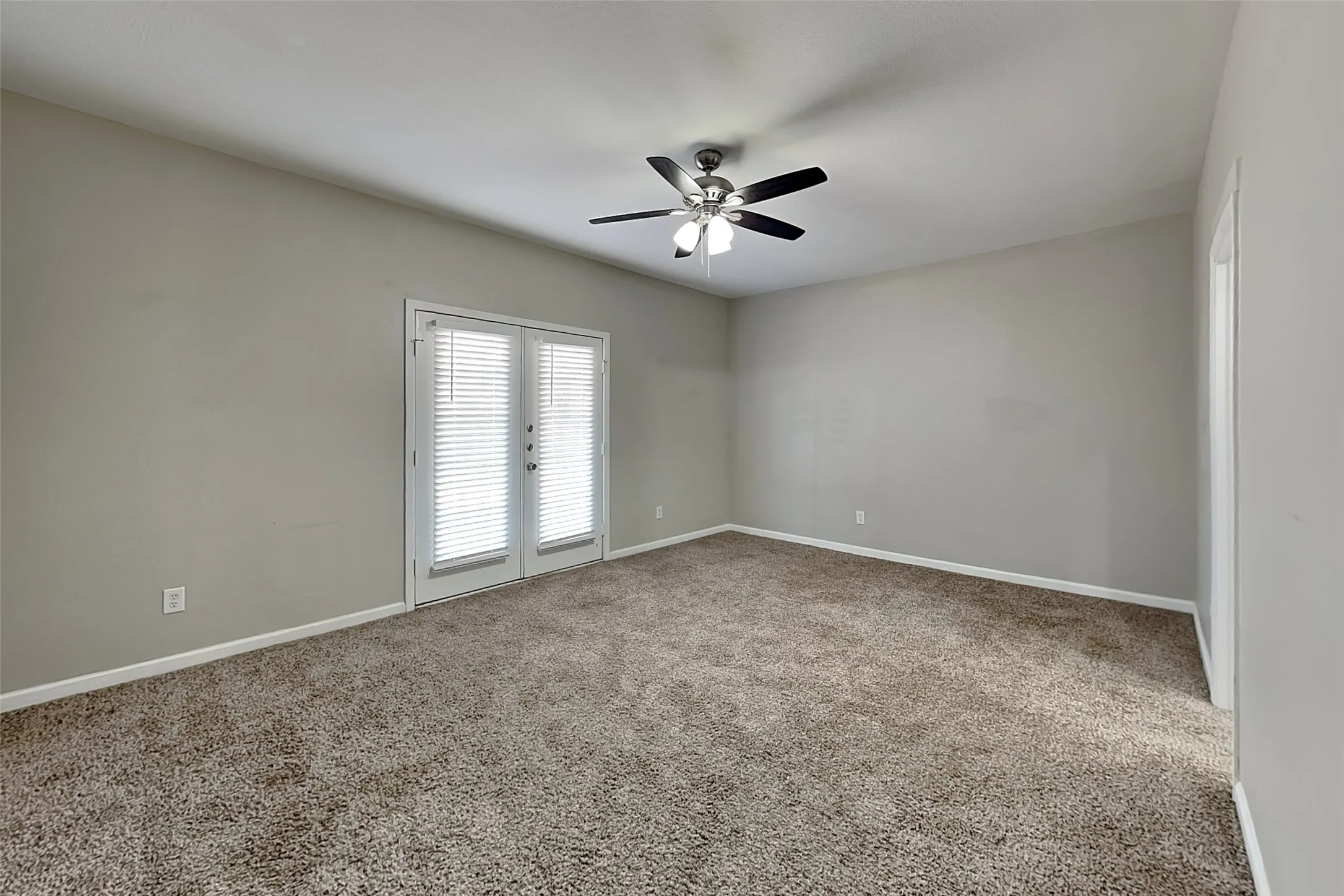 Single Family Residence For Rent in Denton County , 2617 Hilcroft Avenue, Denton, Texas 76210, 4 Bedroom, 3 Bathroom, 2 Garage spaces, 2,527 Sqft, built in 2002, mls#21367268, Real Estate Agent in Denton, Homes For Rent in Denton county, Homes For Rent in Denton, Realtor in Denton Texas, Real Estate Brokerage Independent Realty Texas, Luminita Cordes Realtor