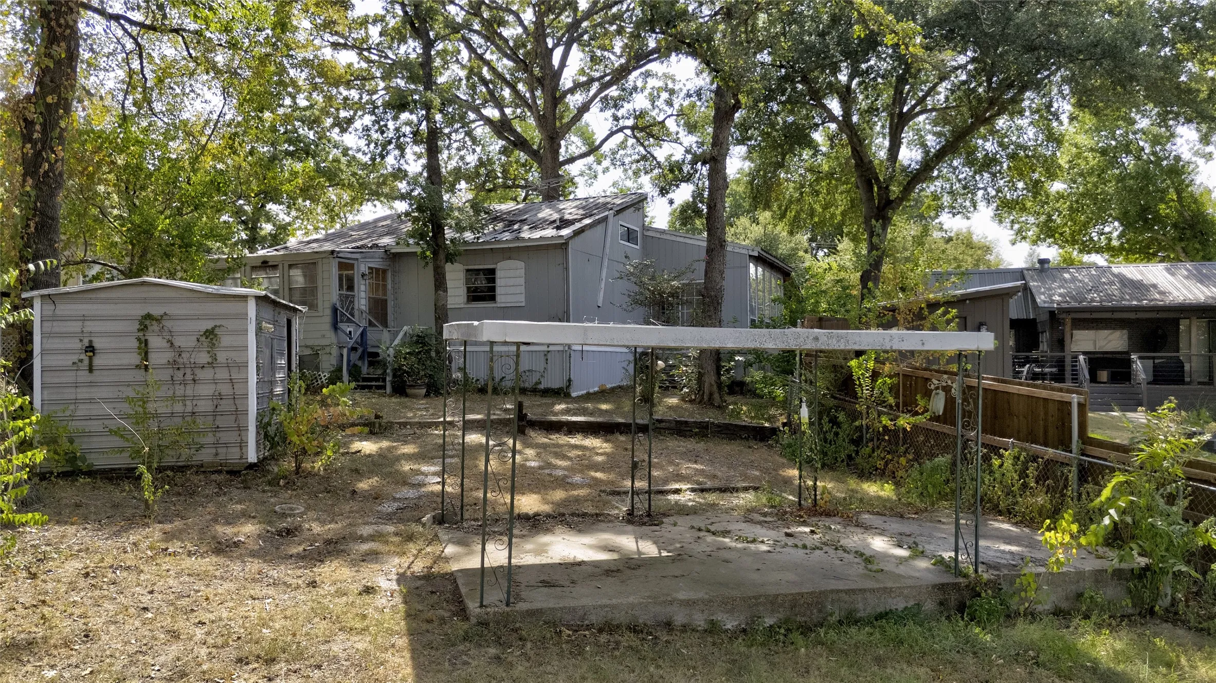 Single Family Residence For Sale in Henderson County , 612 Legendary Lane, Gun Barrel City, Texas 75156, 2 Bedroom, 2 Bathroom, 2 Garage spaces, 1,496 Sqft, built in 1970, mls#21367270, Real Estate Agent in Gun Barrel City, Homes For Sale in Henderson county, Homes For Sale in Gun Barrel City, Realtor in Gun Barrel City Texas, Real Estate Brokerage Independent Realty Texas, Luminita Cordes Realtor