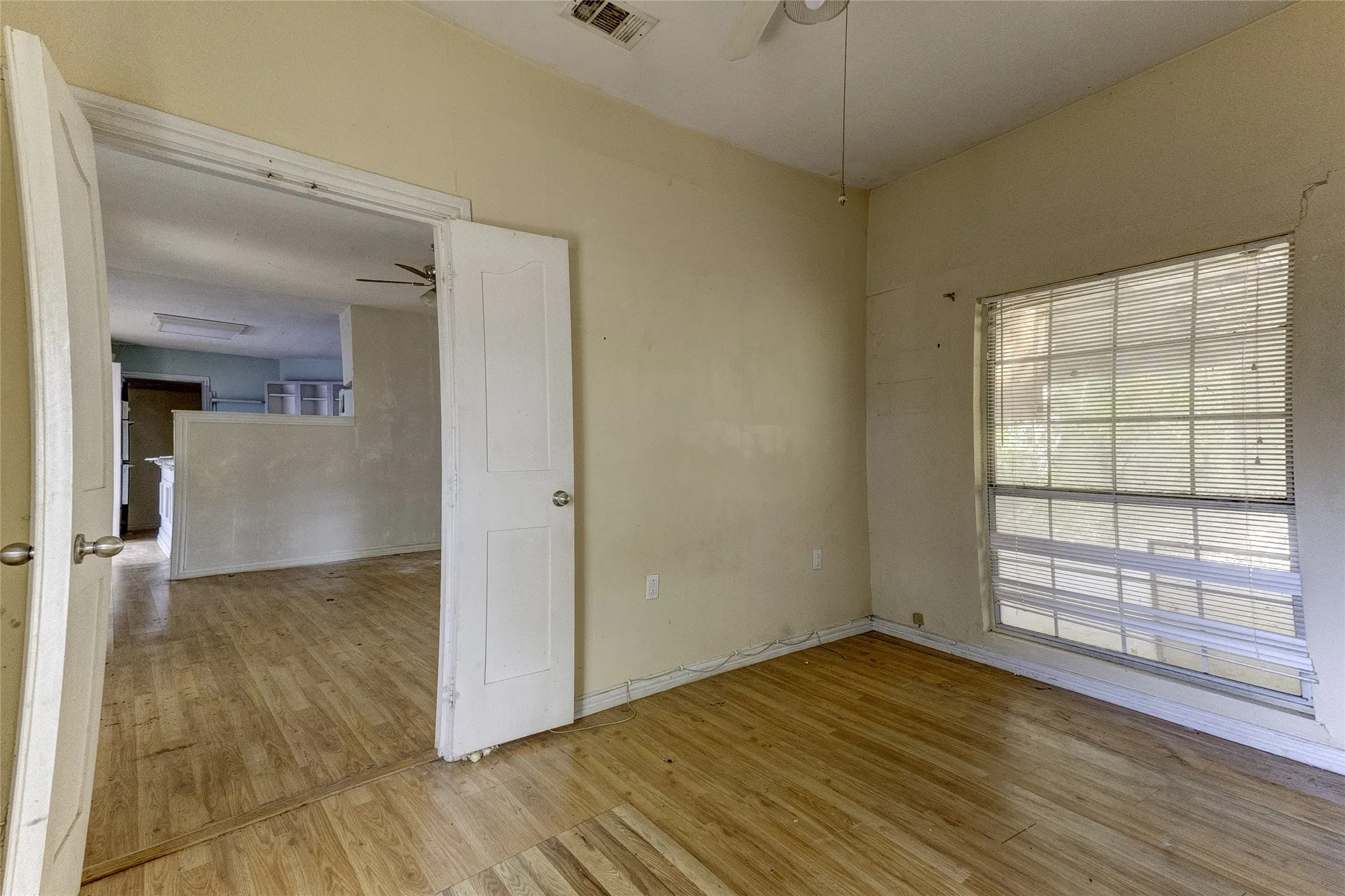 Single Family Residence For Sale in Henderson County , 612 Legendary Lane, Gun Barrel City, Texas 75156, 2 Bedroom, 2 Bathroom, 2 Garage spaces, 1,496 Sqft, built in 1970, mls#21367270, Real Estate Agent in Gun Barrel City, Homes For Sale in Henderson county, Homes For Sale in Gun Barrel City, Realtor in Gun Barrel City Texas, Real Estate Brokerage Independent Realty Texas, Luminita Cordes Realtor