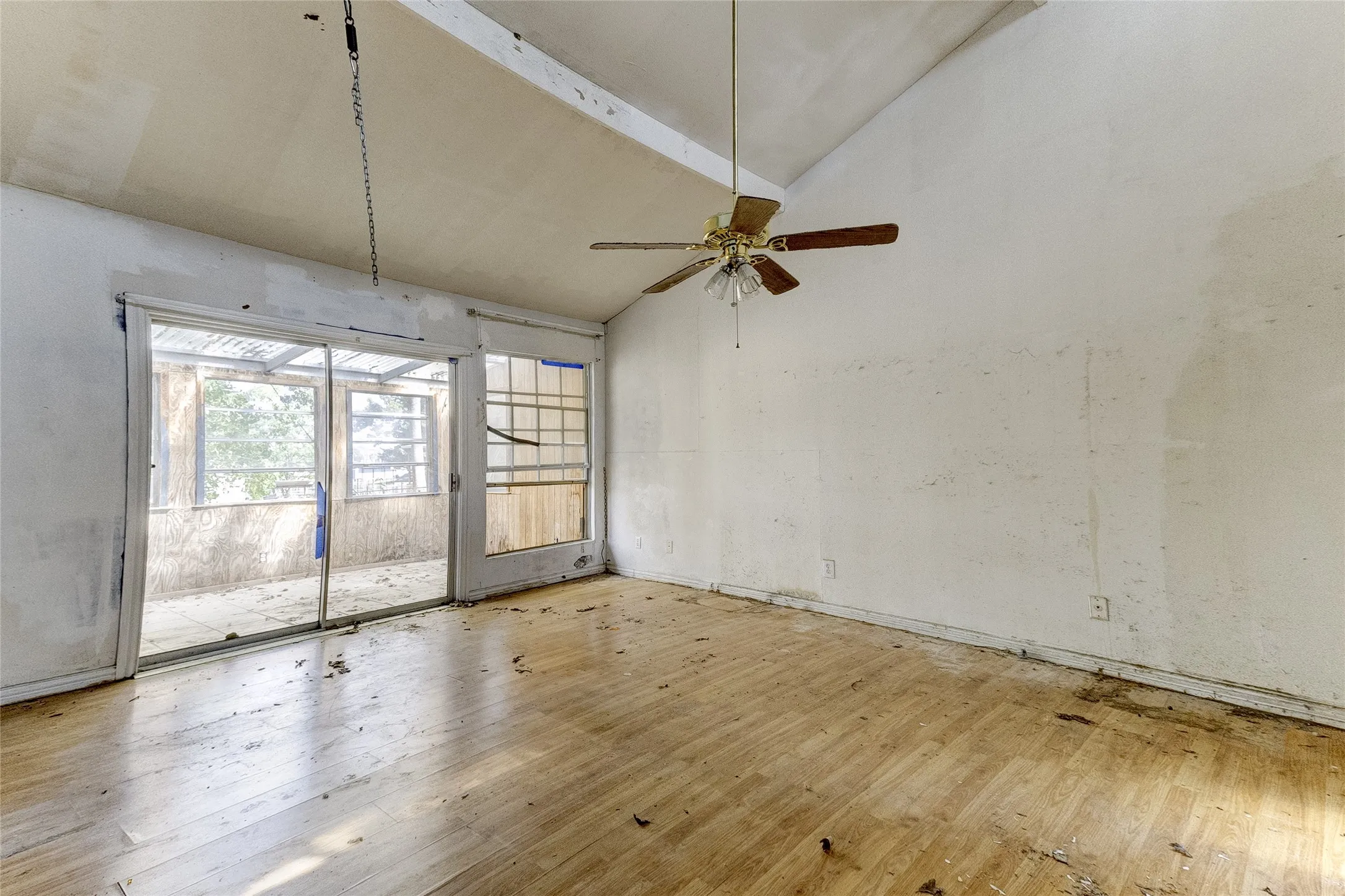 Single Family Residence For Sale in Henderson County , 612 Legendary Lane, Gun Barrel City, Texas 75156, 2 Bedroom, 2 Bathroom, 2 Garage spaces, 1,496 Sqft, built in 1970, mls#21367270, Real Estate Agent in Gun Barrel City, Homes For Sale in Henderson county, Homes For Sale in Gun Barrel City, Realtor in Gun Barrel City Texas, Real Estate Brokerage Independent Realty Texas, Luminita Cordes Realtor