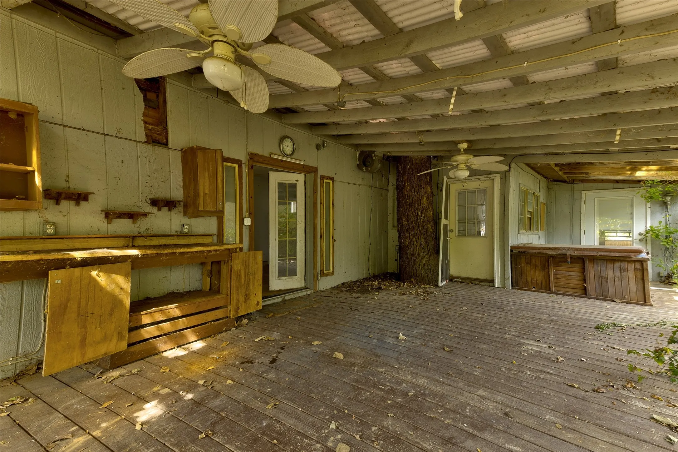 Single Family Residence For Sale in Henderson County , 612 Legendary Lane, Gun Barrel City, Texas 75156, 2 Bedroom, 2 Bathroom, 2 Garage spaces, 1,496 Sqft, built in 1970, mls#21367270, Real Estate Agent in Gun Barrel City, Homes For Sale in Henderson county, Homes For Sale in Gun Barrel City, Realtor in Gun Barrel City Texas, Real Estate Brokerage Independent Realty Texas, Luminita Cordes Realtor