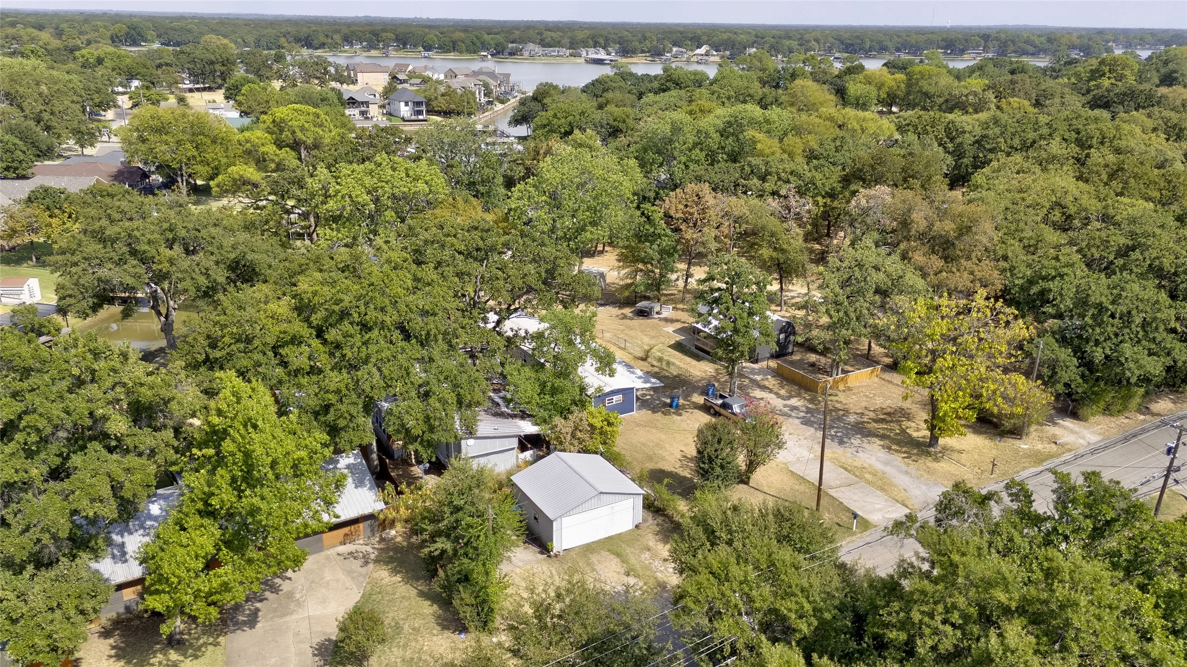 Single Family Residence For Sale in Henderson County , 612 Legendary Lane, Gun Barrel City, Texas 75156, 2 Bedroom, 2 Bathroom, 2 Garage spaces, 1,496 Sqft, built in 1970, mls#21367270, Real Estate Agent in Gun Barrel City, Homes For Sale in Henderson county, Homes For Sale in Gun Barrel City, Realtor in Gun Barrel City Texas, Real Estate Brokerage Independent Realty Texas, Luminita Cordes Realtor
