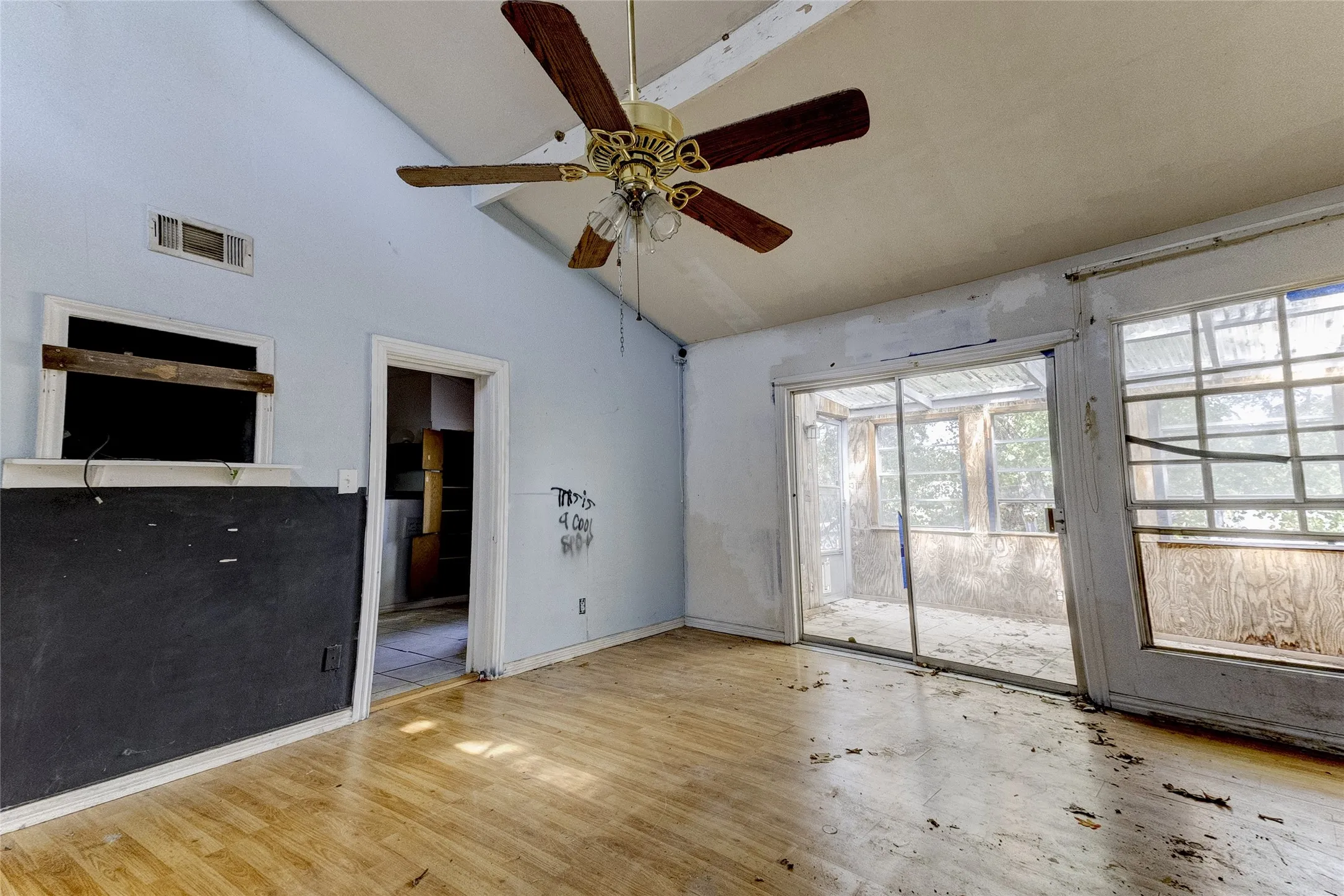 Single Family Residence For Sale in Henderson County , 612 Legendary Lane, Gun Barrel City, Texas 75156, 2 Bedroom, 2 Bathroom, 2 Garage spaces, 1,496 Sqft, built in 1970, mls#21367270, Real Estate Agent in Gun Barrel City, Homes For Sale in Henderson county, Homes For Sale in Gun Barrel City, Realtor in Gun Barrel City Texas, Real Estate Brokerage Independent Realty Texas, Luminita Cordes Realtor