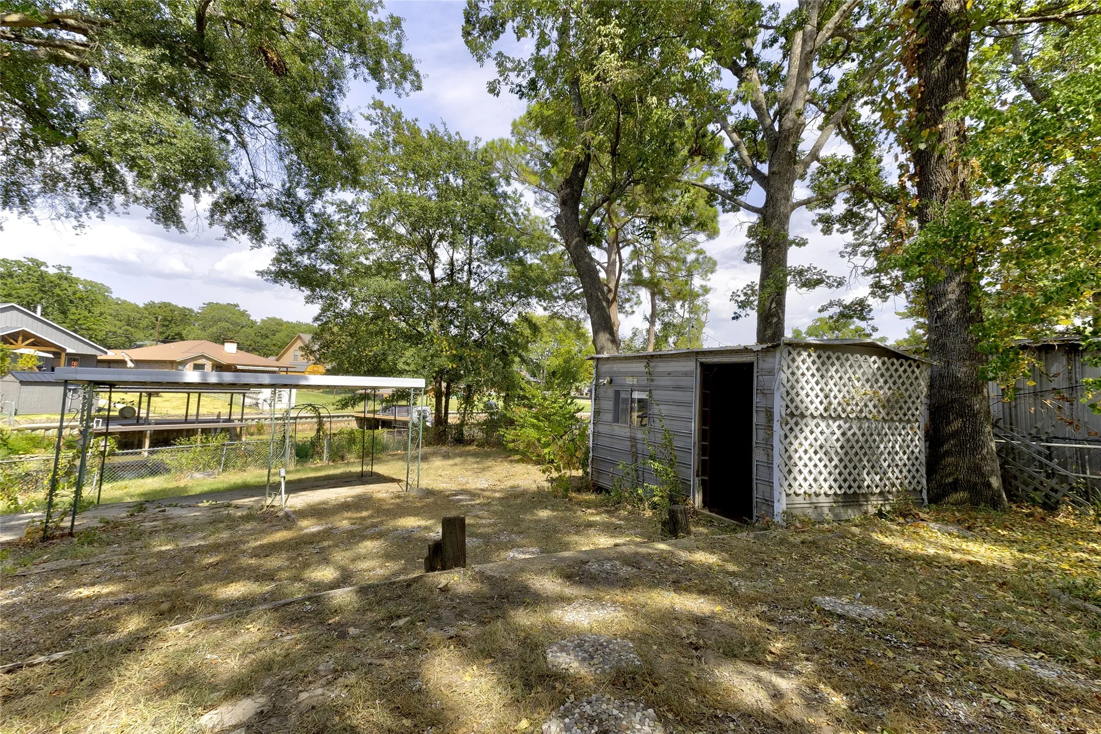 Single Family Residence For Sale in Henderson County , 612 Legendary Lane, Gun Barrel City, Texas 75156, 2 Bedroom, 2 Bathroom, 2 Garage spaces, 1,496 Sqft, built in 1970, mls#21367270, Real Estate Agent in Gun Barrel City, Homes For Sale in Henderson county, Homes For Sale in Gun Barrel City, Realtor in Gun Barrel City Texas, Real Estate Brokerage Independent Realty Texas, Luminita Cordes Realtor